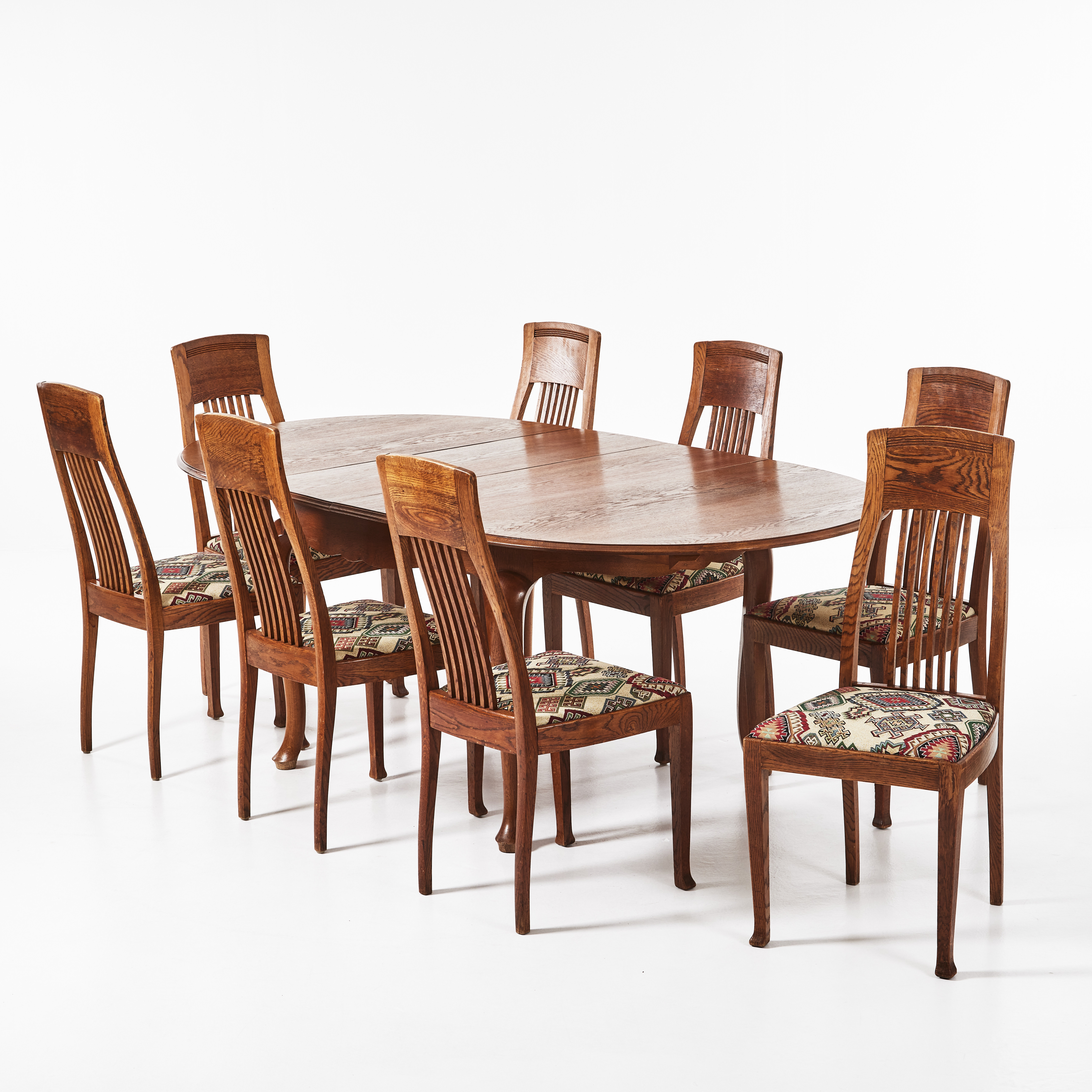 MATGRUPP, 1+8 st, bord och stolar, jugend, stomme i ek, delvis skuren dekor, 1900-talets första hälft.