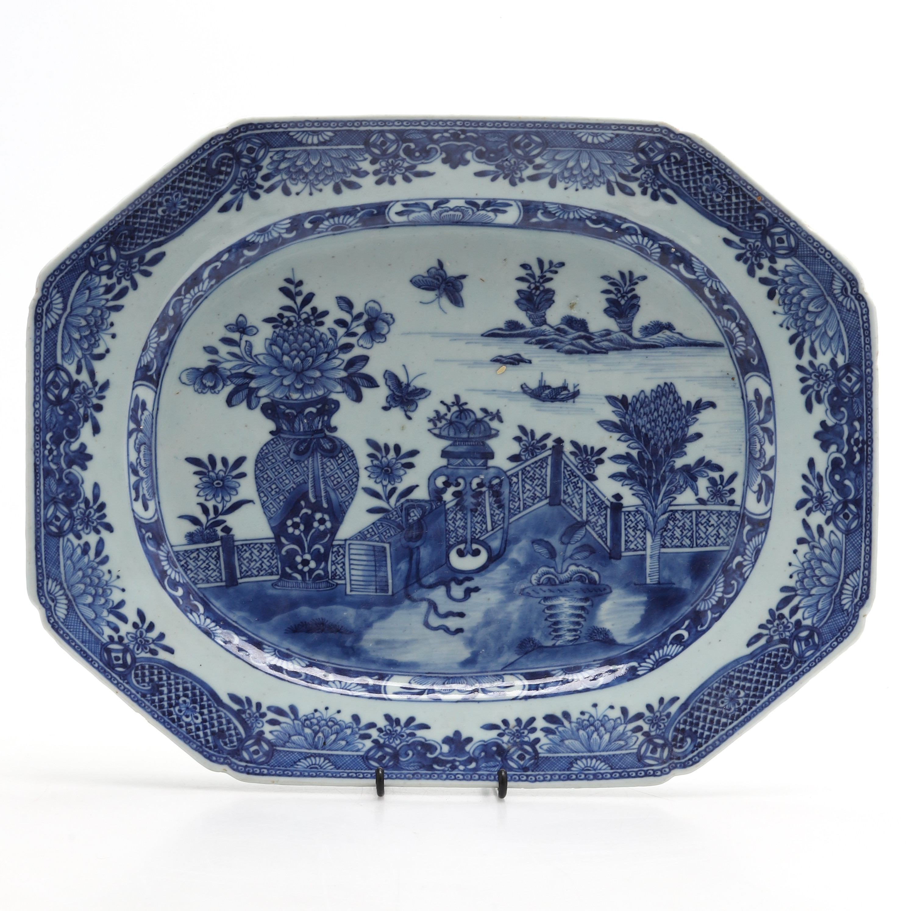 STEKFAT, porslin, Kina, Qianlong (1736-95).