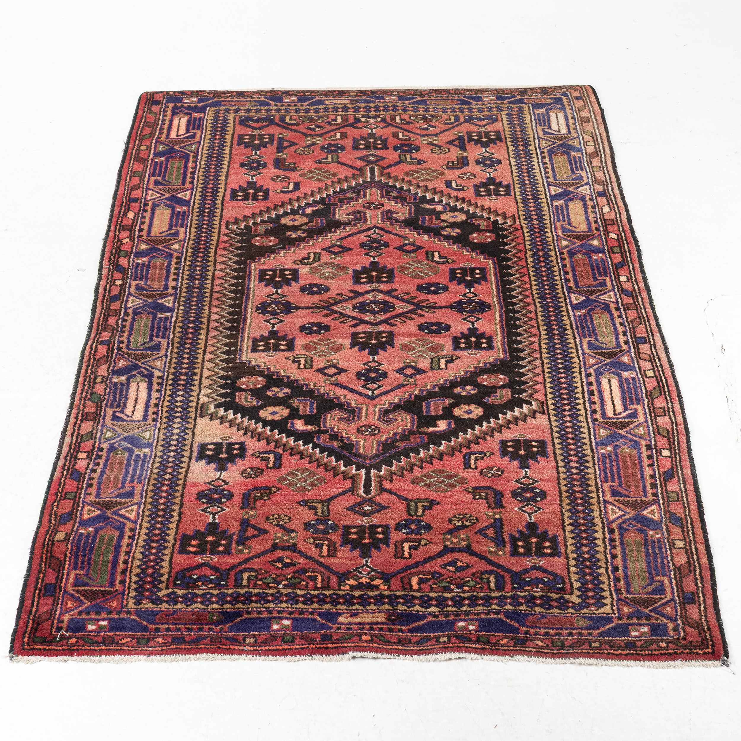 MATTA, Orientalisk, handknuten, ca 234x127 cm.