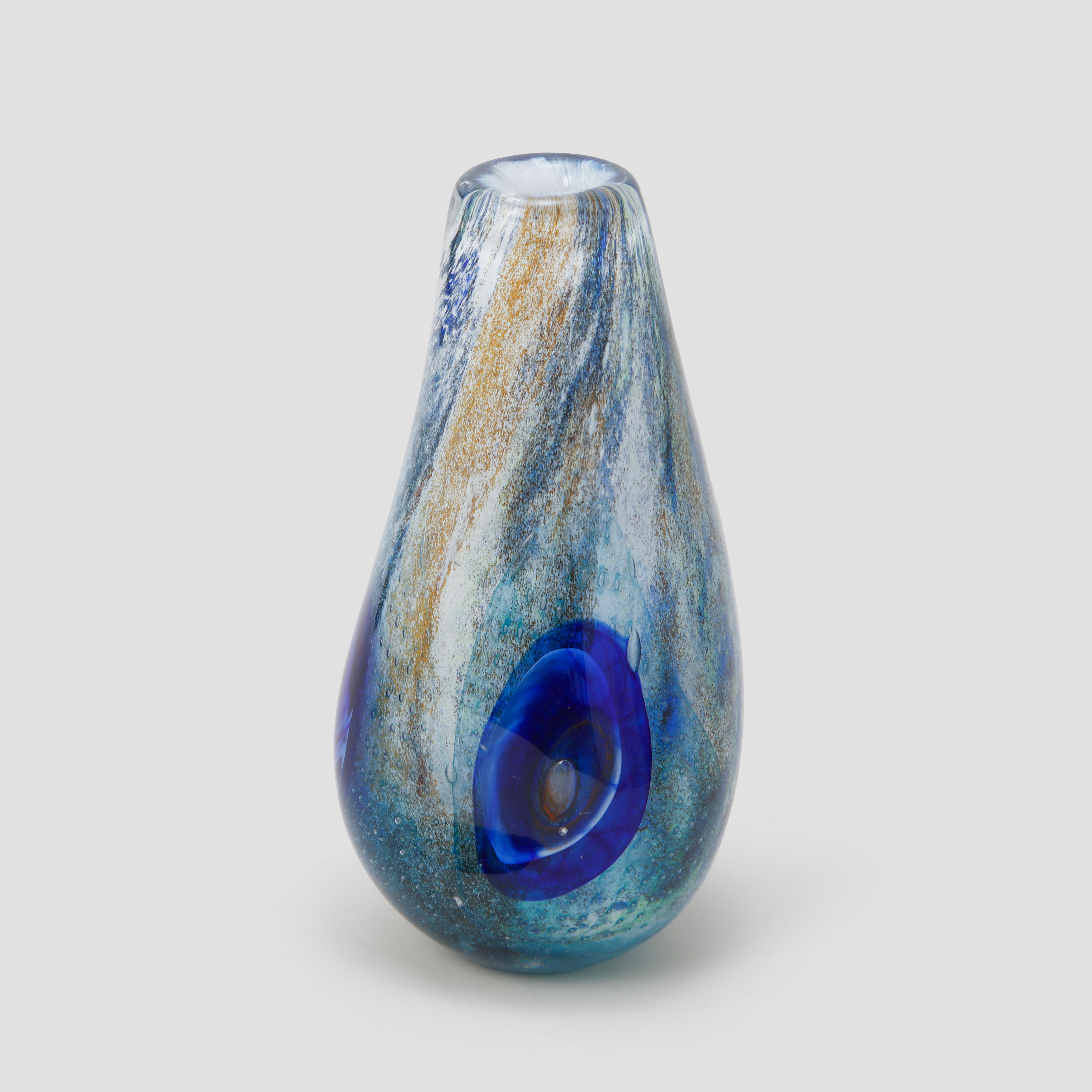 MONICA BACKSTRÖM. Vas, glas, "Vatten", Kosta Boda, numrerad.