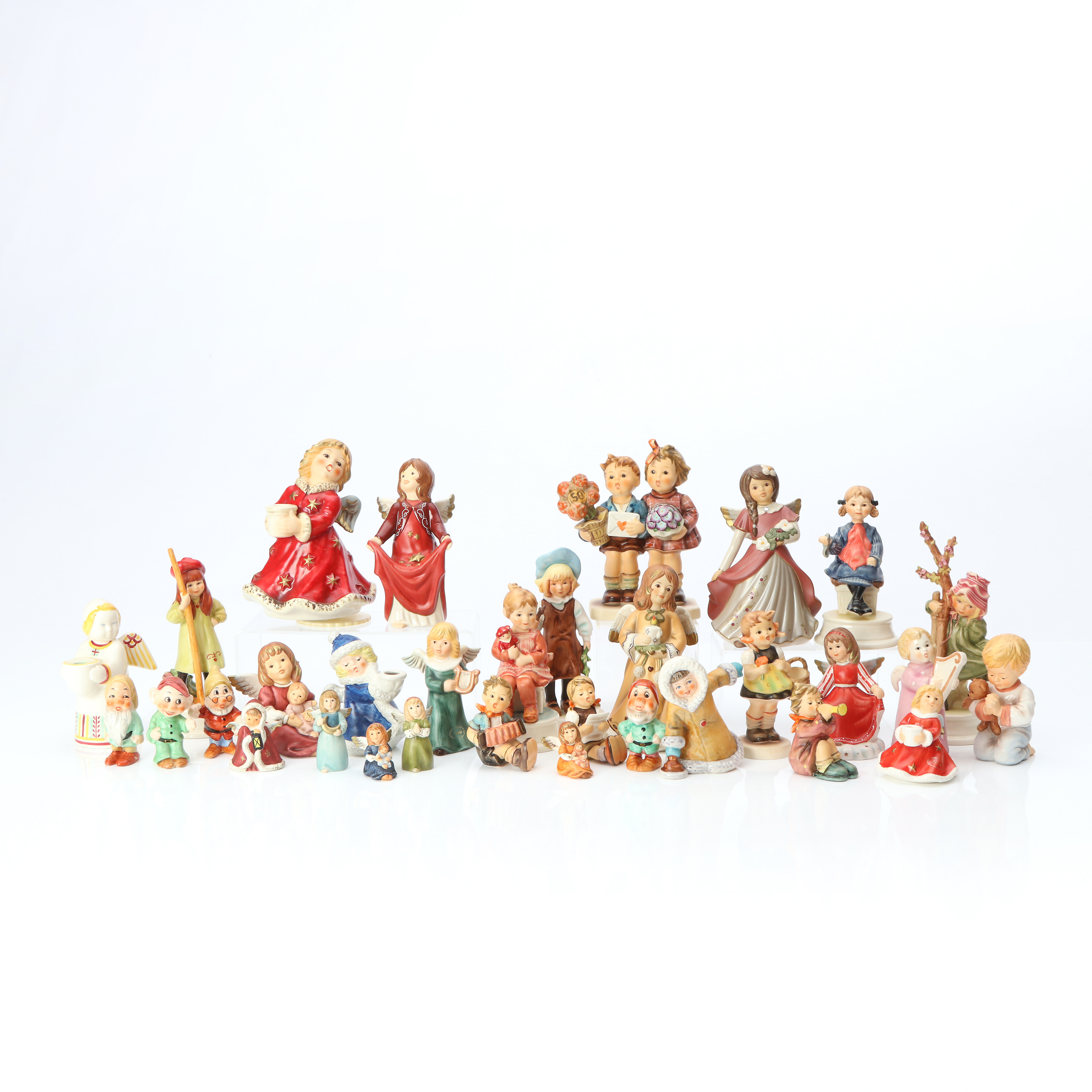 FIGURINER, 31 ST. Keramik. 30 st Goebel samt en st Aluminia.