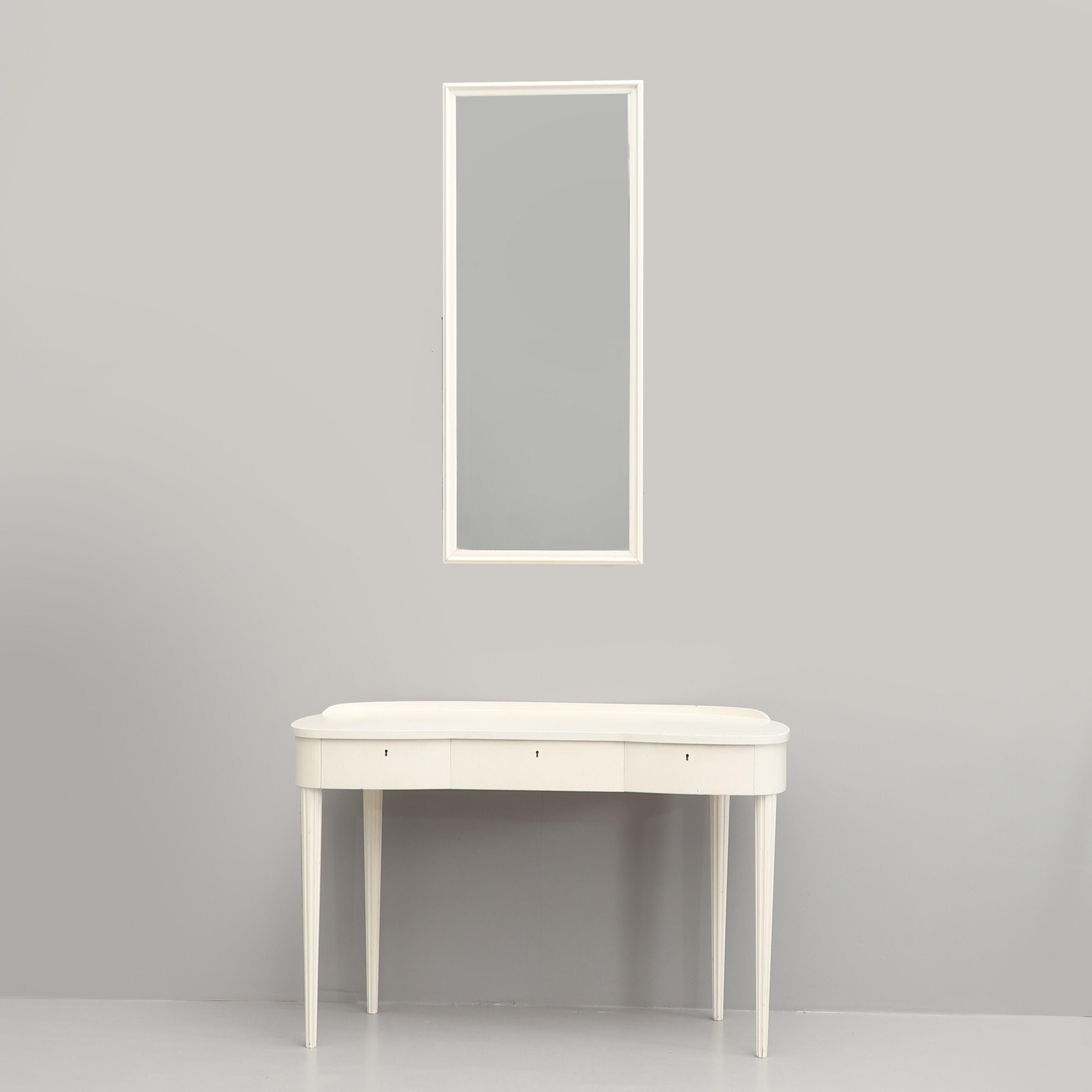 TOALETTBORD och SPEGEL, 1900-talets mitt.