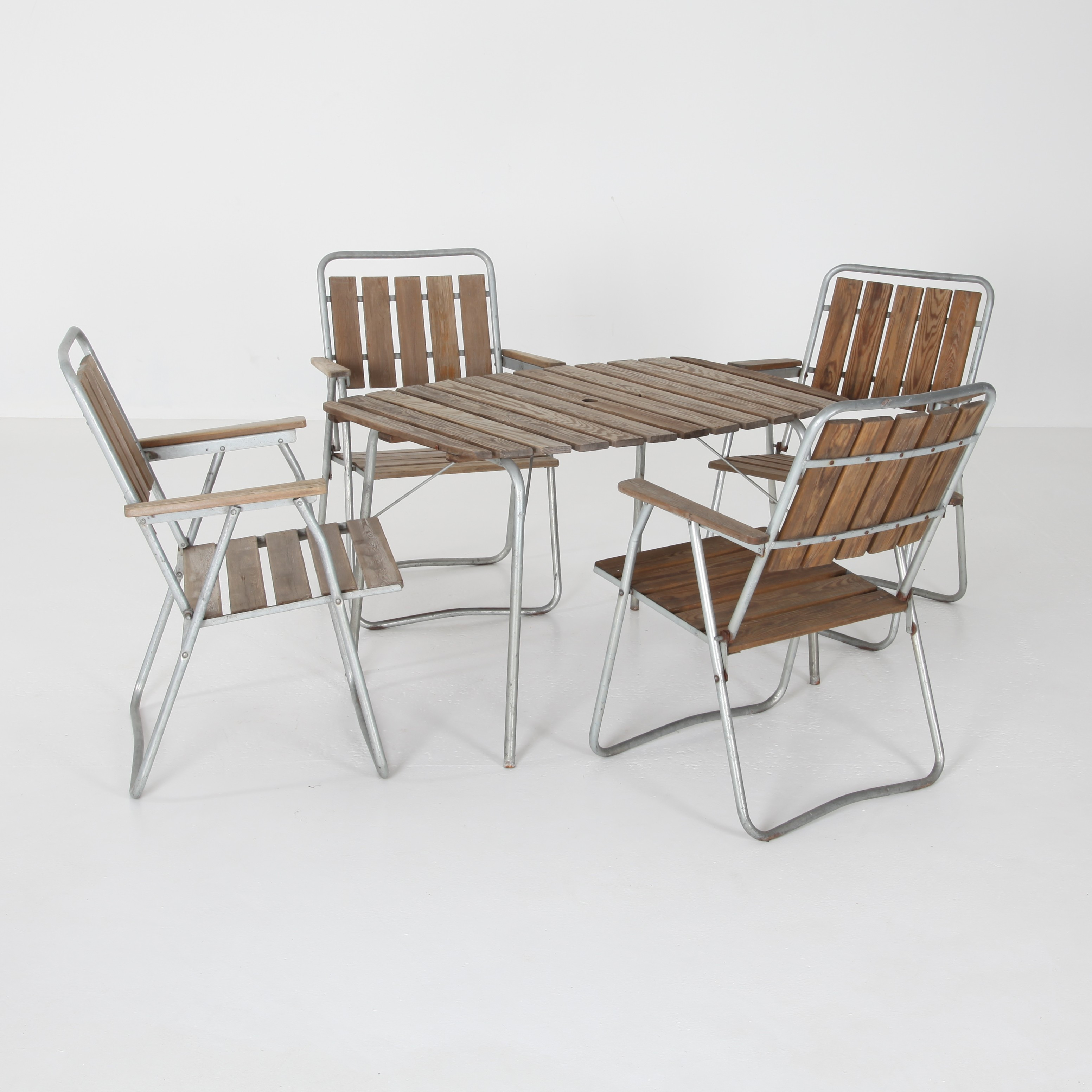 BORD MED FYRA STOLAR, Sverige 1950/60-tal.