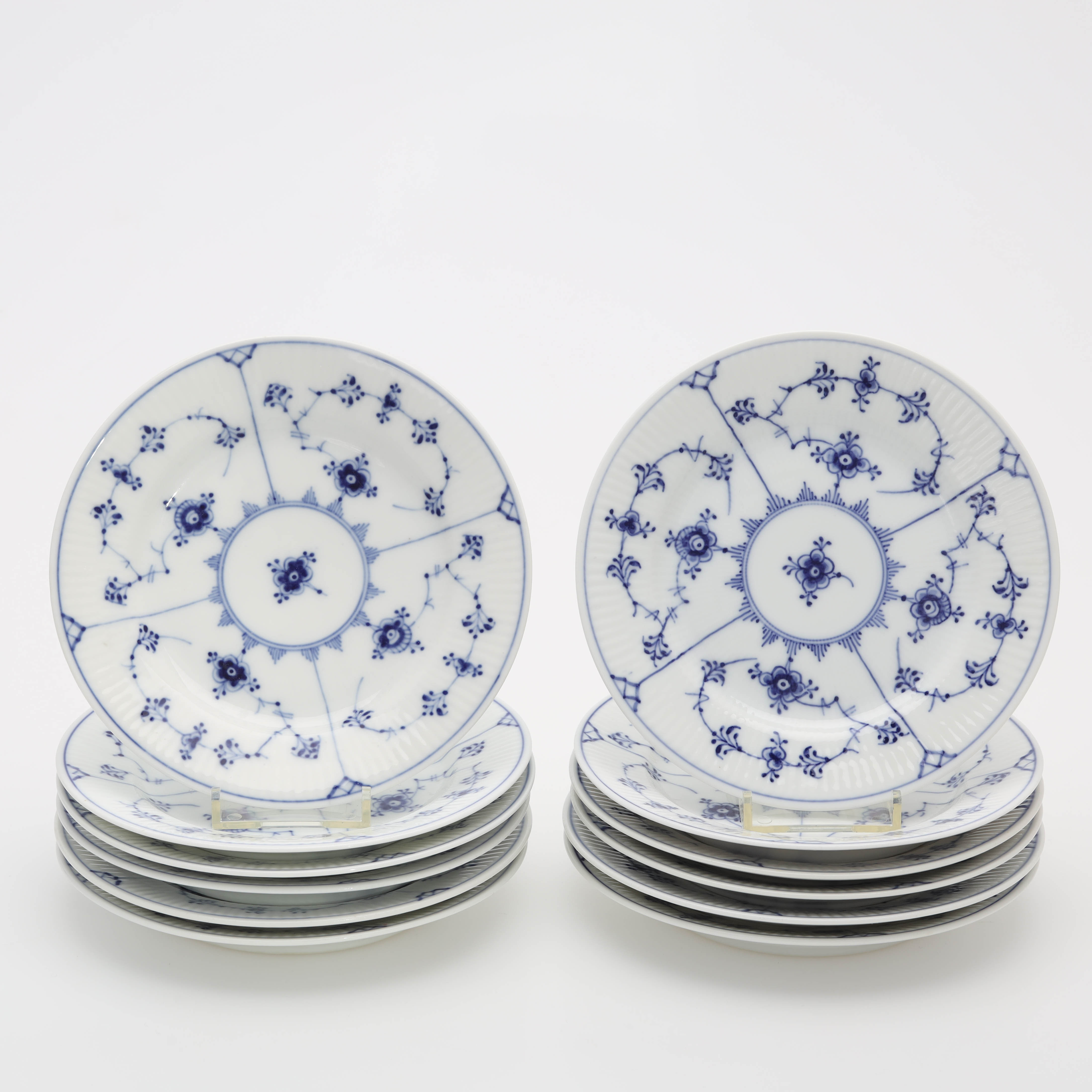 ASSIETTER, 12 st, porslin, "Musselmalet halvblond", modell 181, Royal Copenhagen, Danmark.