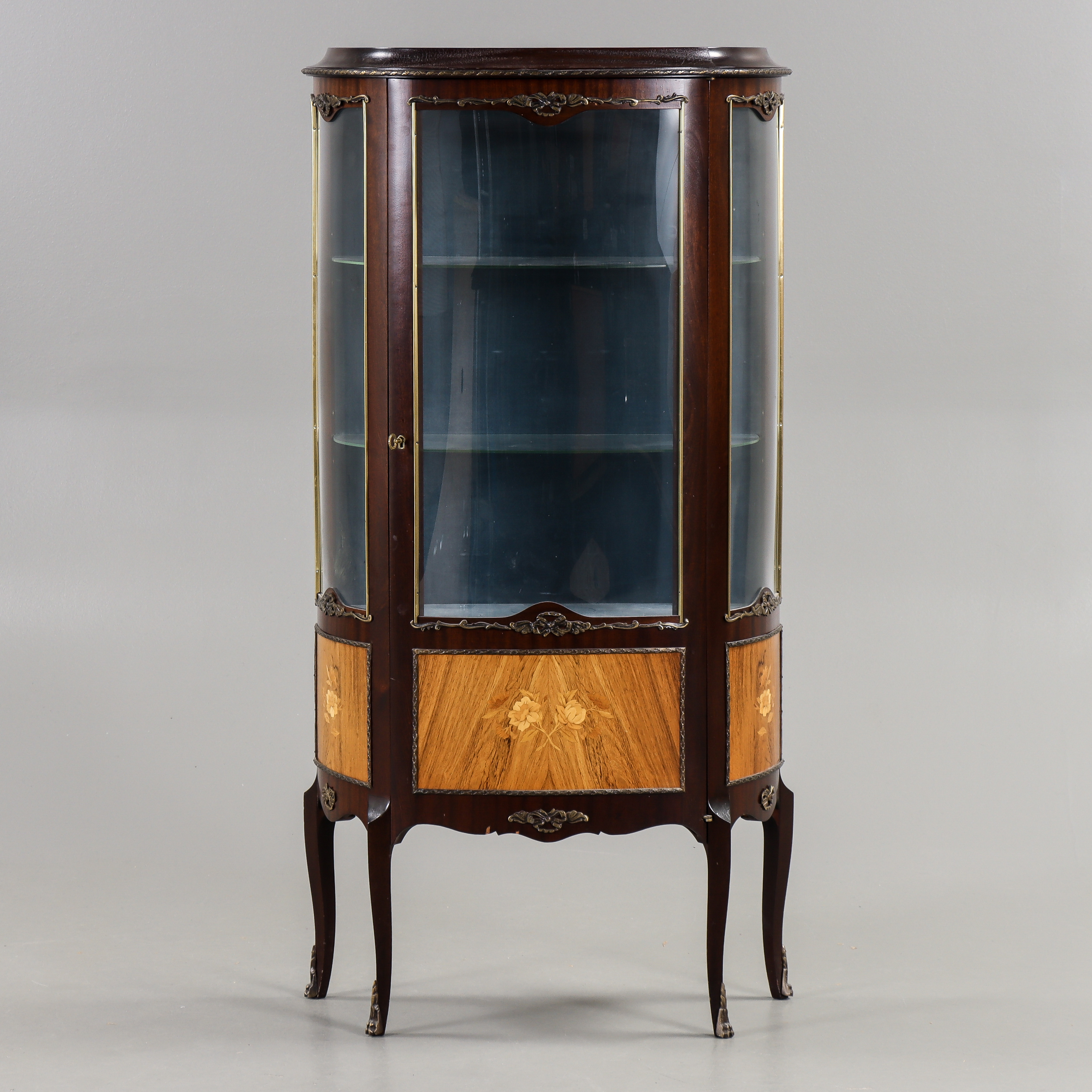 VITRINSKÅP Louis XVI-stil, Mahogny, 1900-talets andra hälft.