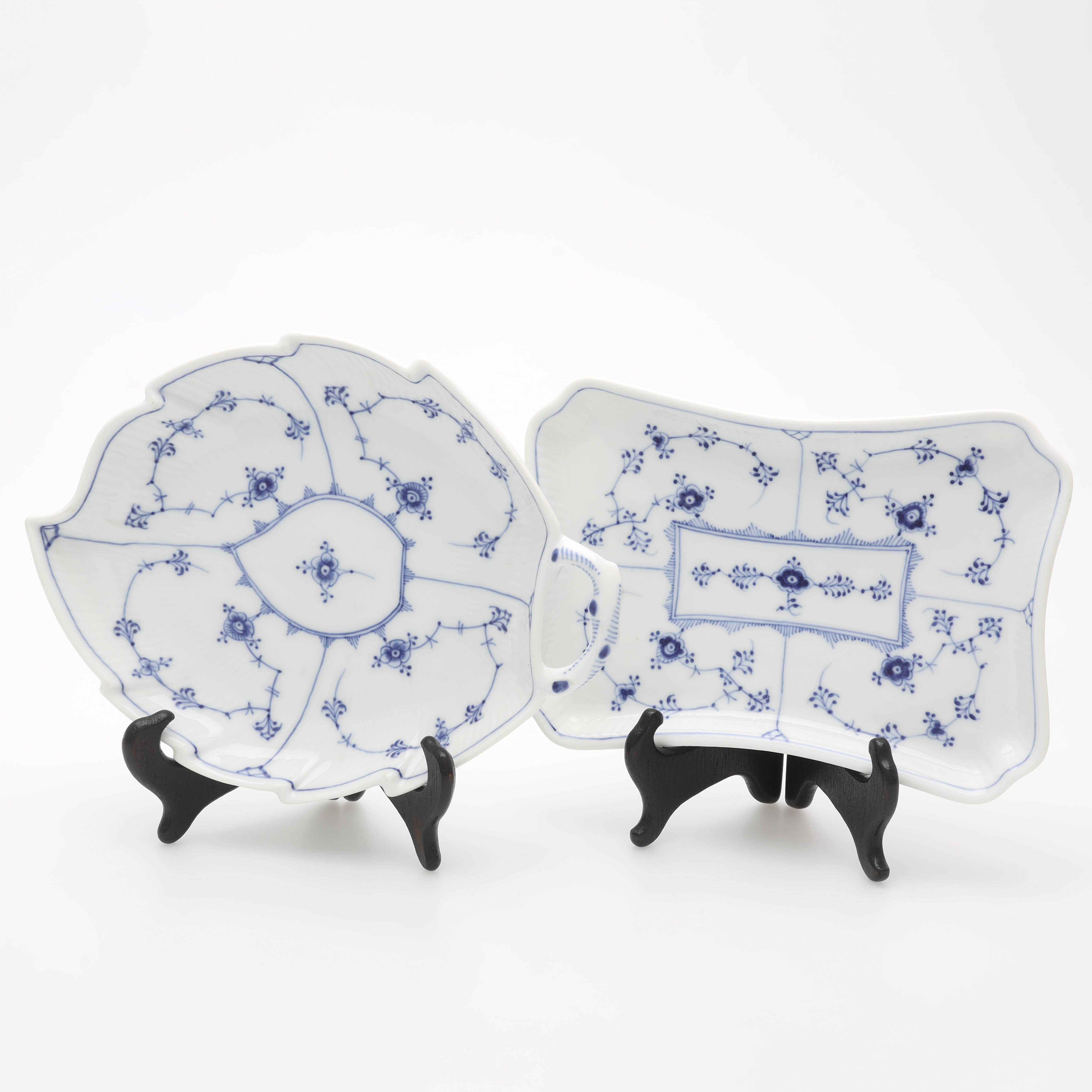 FAT, 2 st, porslin, "Musselmalet", modell 145 & 269, Royal Copenhagen, Danmark.