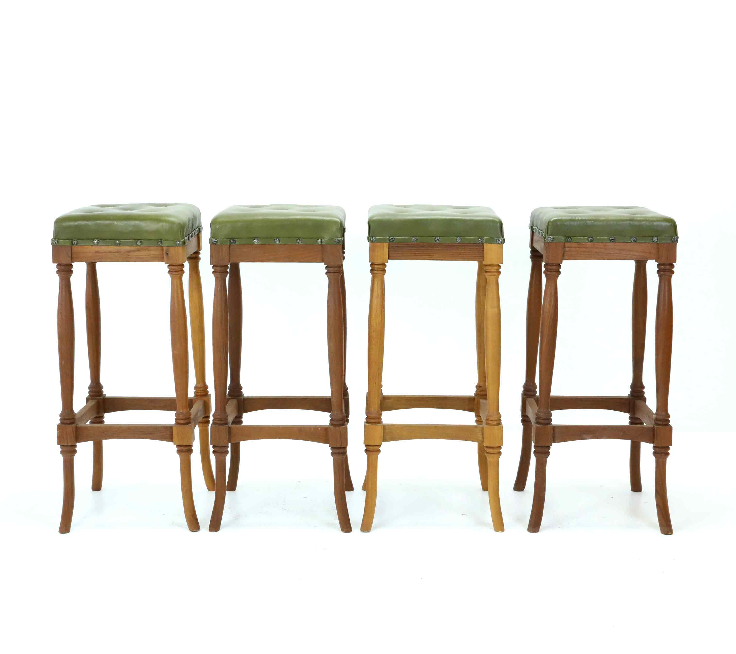 BARPALLAR, 4 st, ek och skinn, engelsk stil, 1900-talets andra hälft.