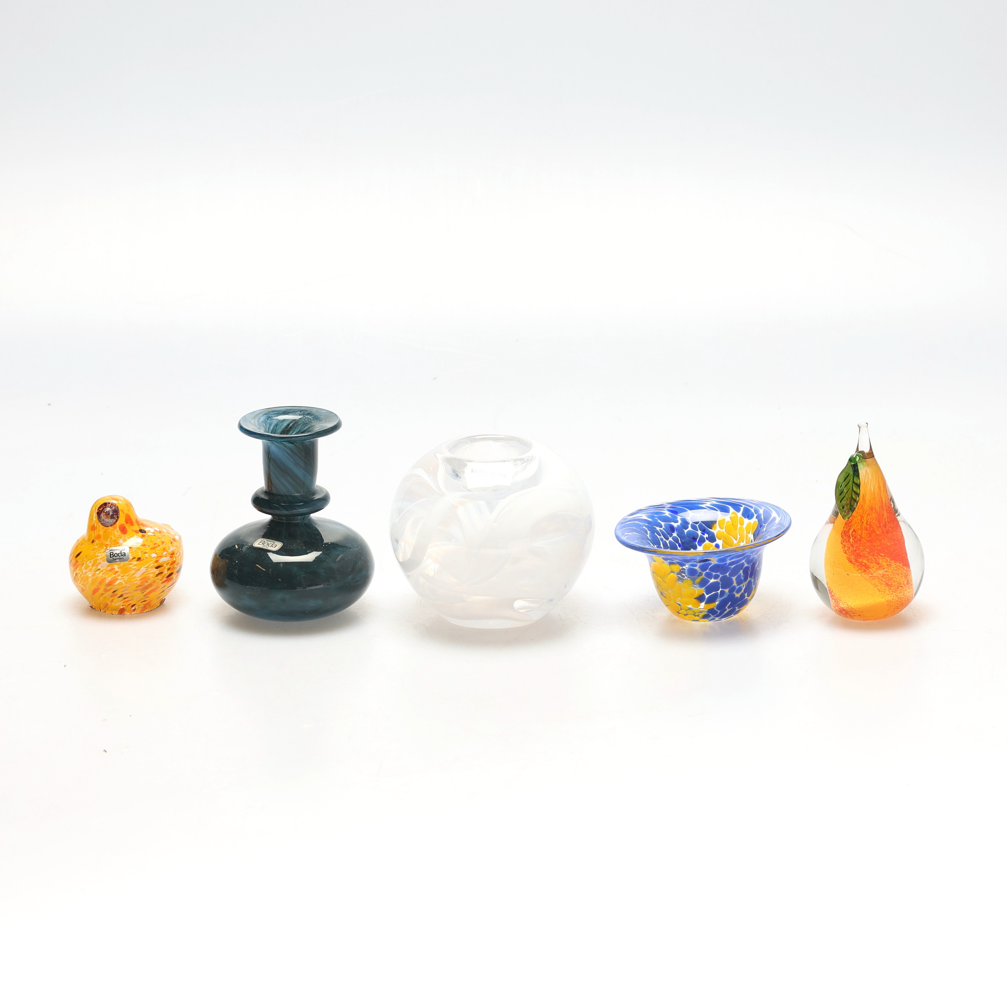 GLASFÖREMÅL. 5 st, Bertil Vallien, Ulrica Vallien-Hydnman, Anna Ehrner.