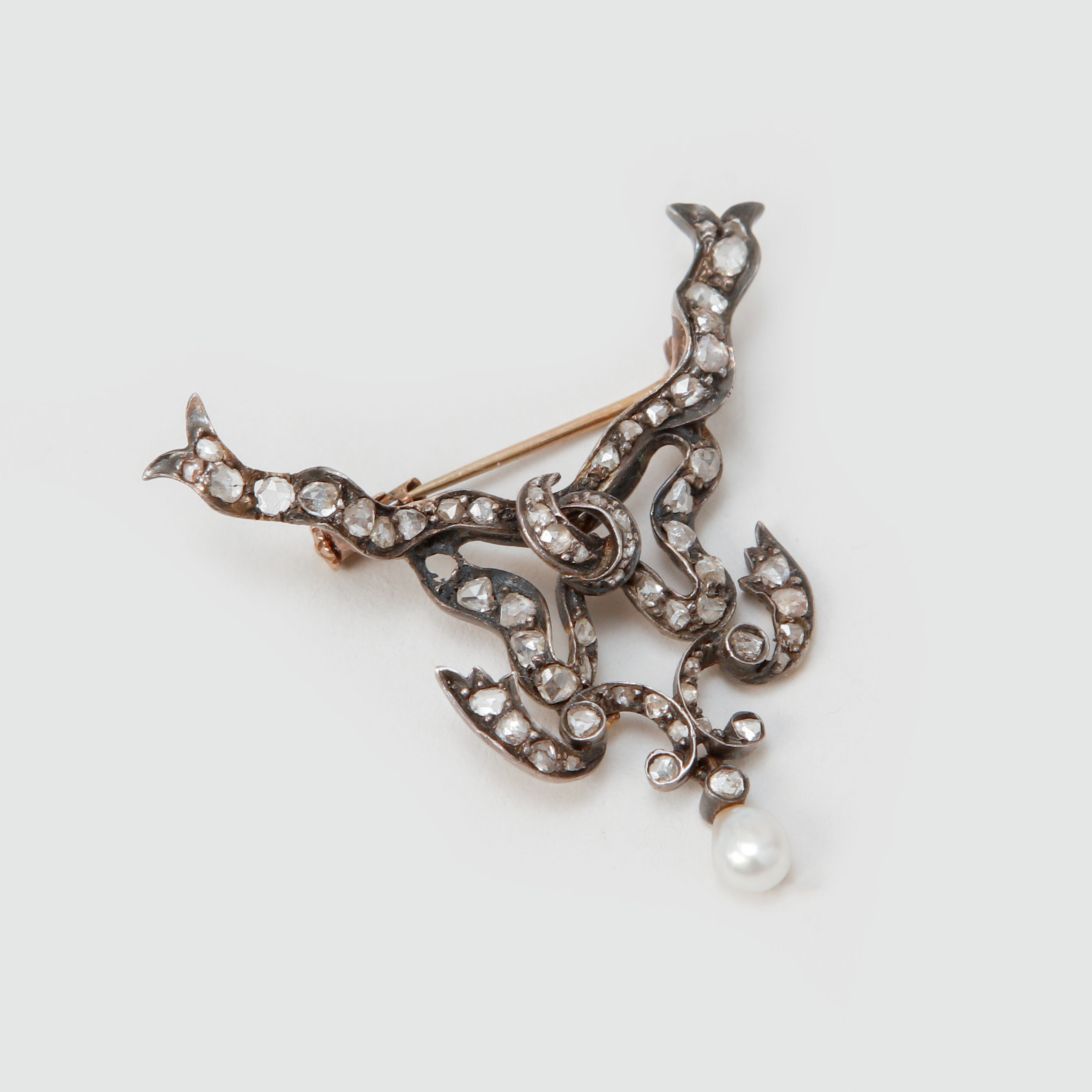 BROSCH, 18k guld, silver, rosenslipade diamanter, orientalisk pärla, 18/1900-tal.