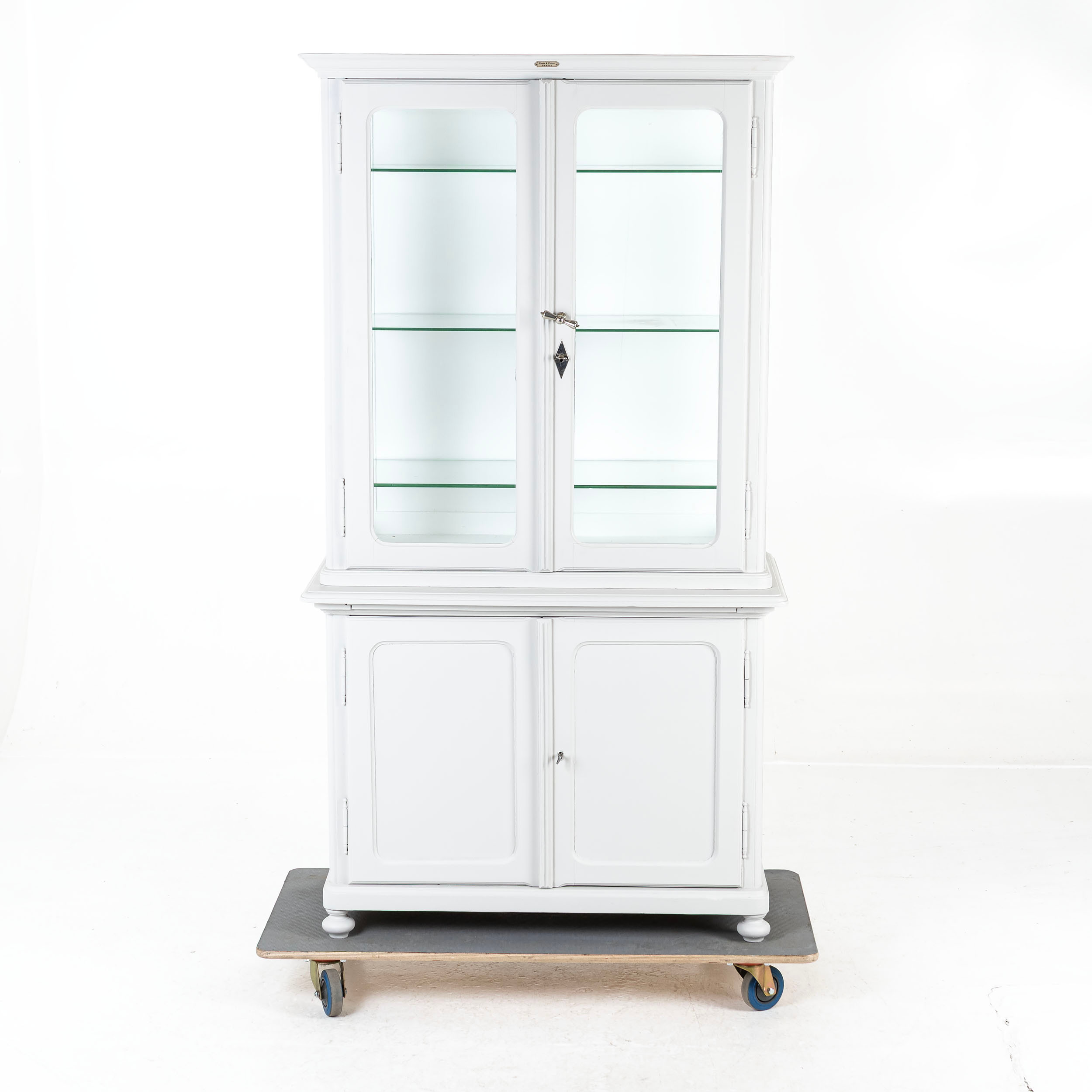 VITRIN-/APOTEKSSKÅP, Evens & Pistor, Cassel, 1900-talets början.