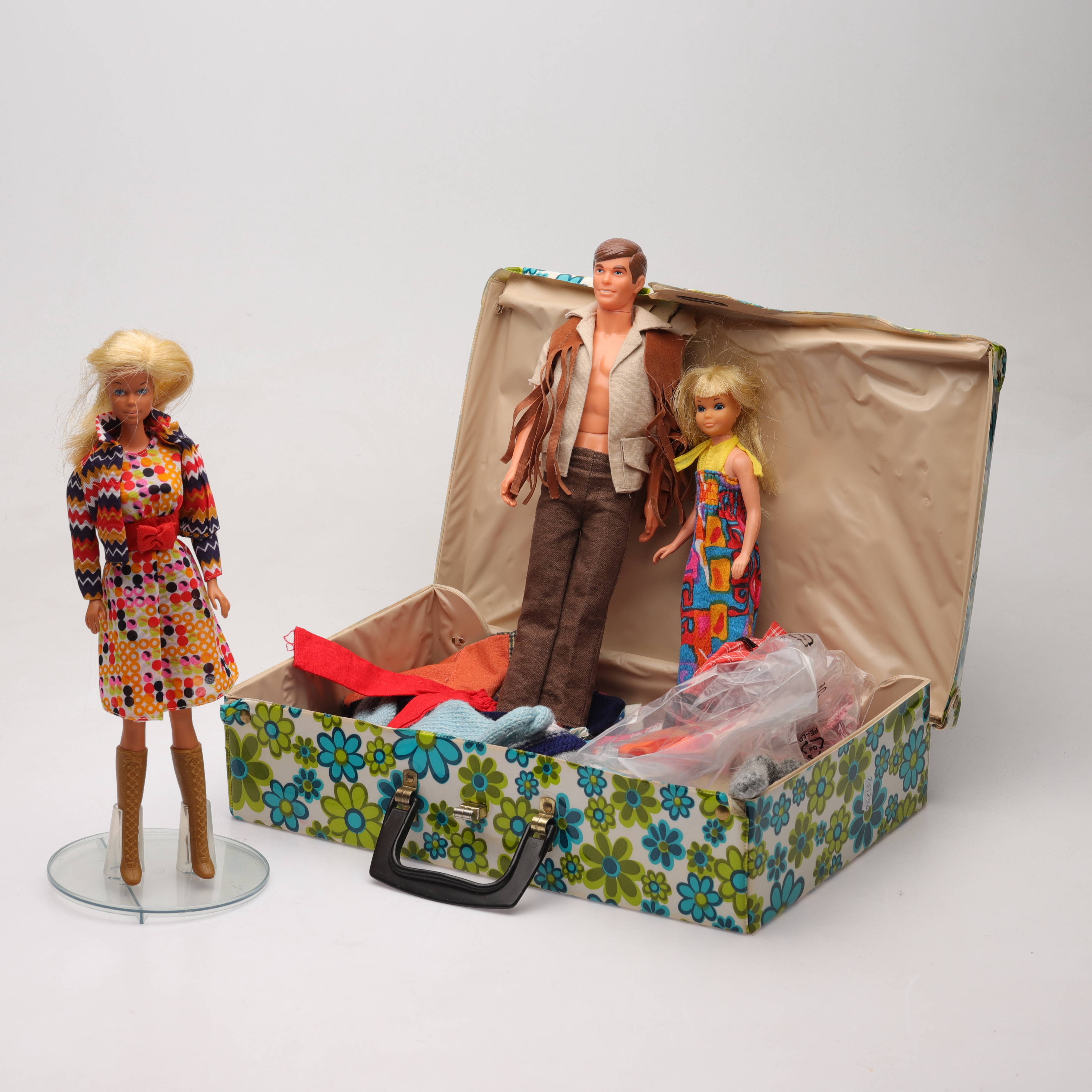 DOCKOR, Barbie, Ken och Skipper, med tillbehör, parti, 1960-tal.