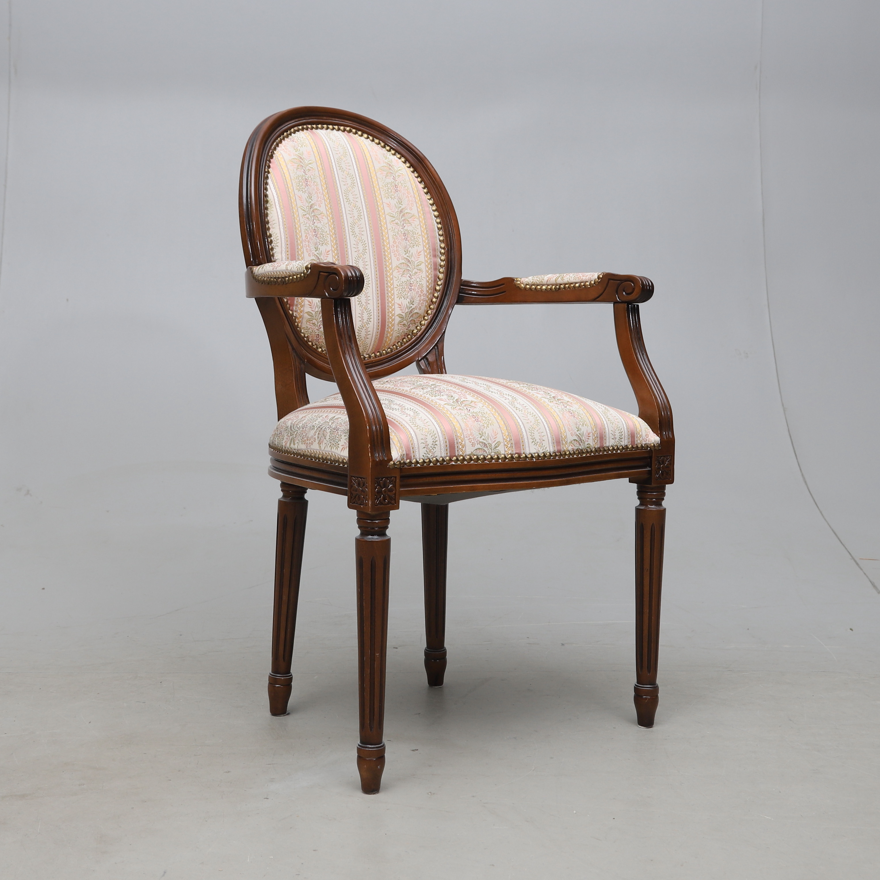 KARMSTOL, gustaviansk stil, 1900-talets andra hälft.