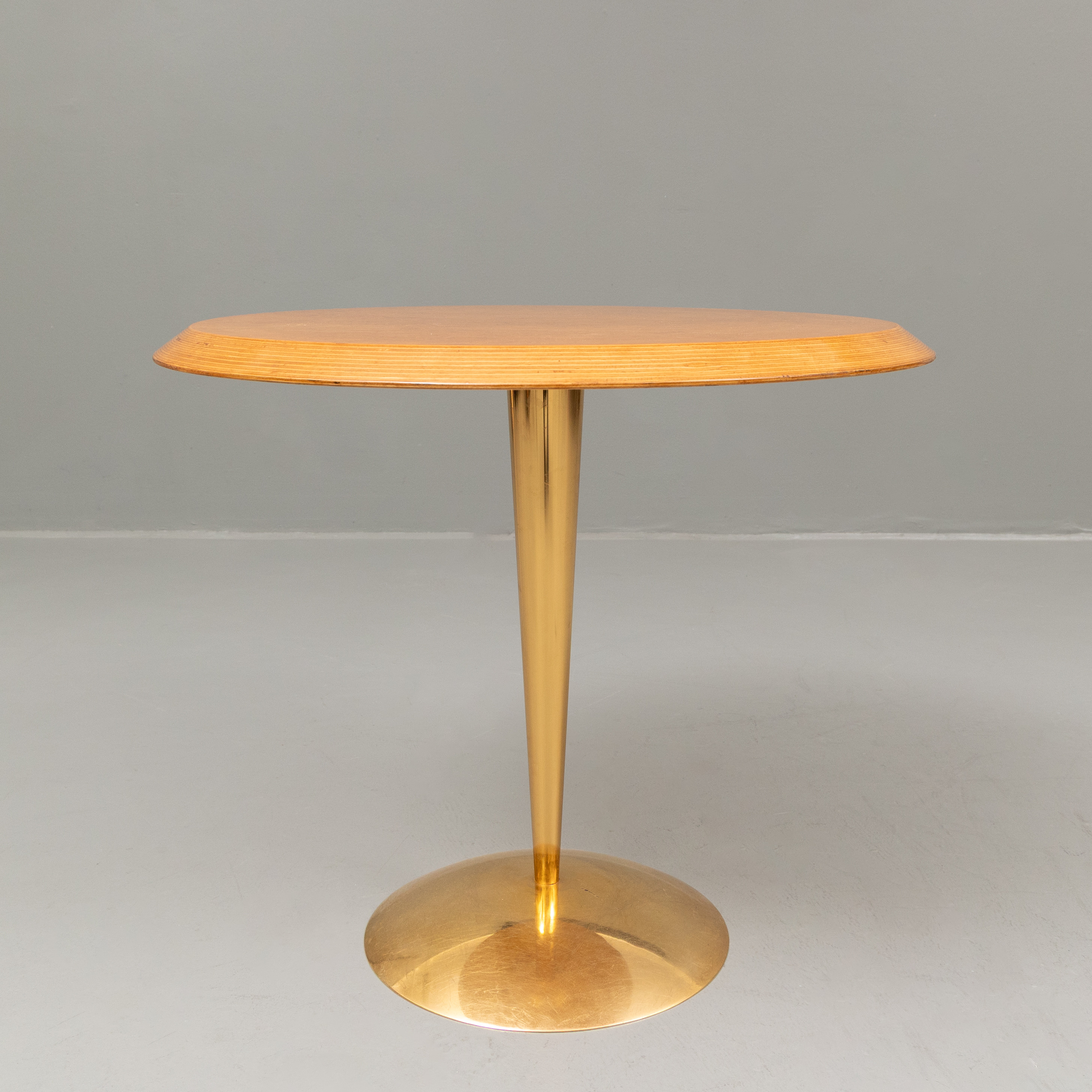 CAFÉBORD, masurbjörk och mässing, 1900-tal.