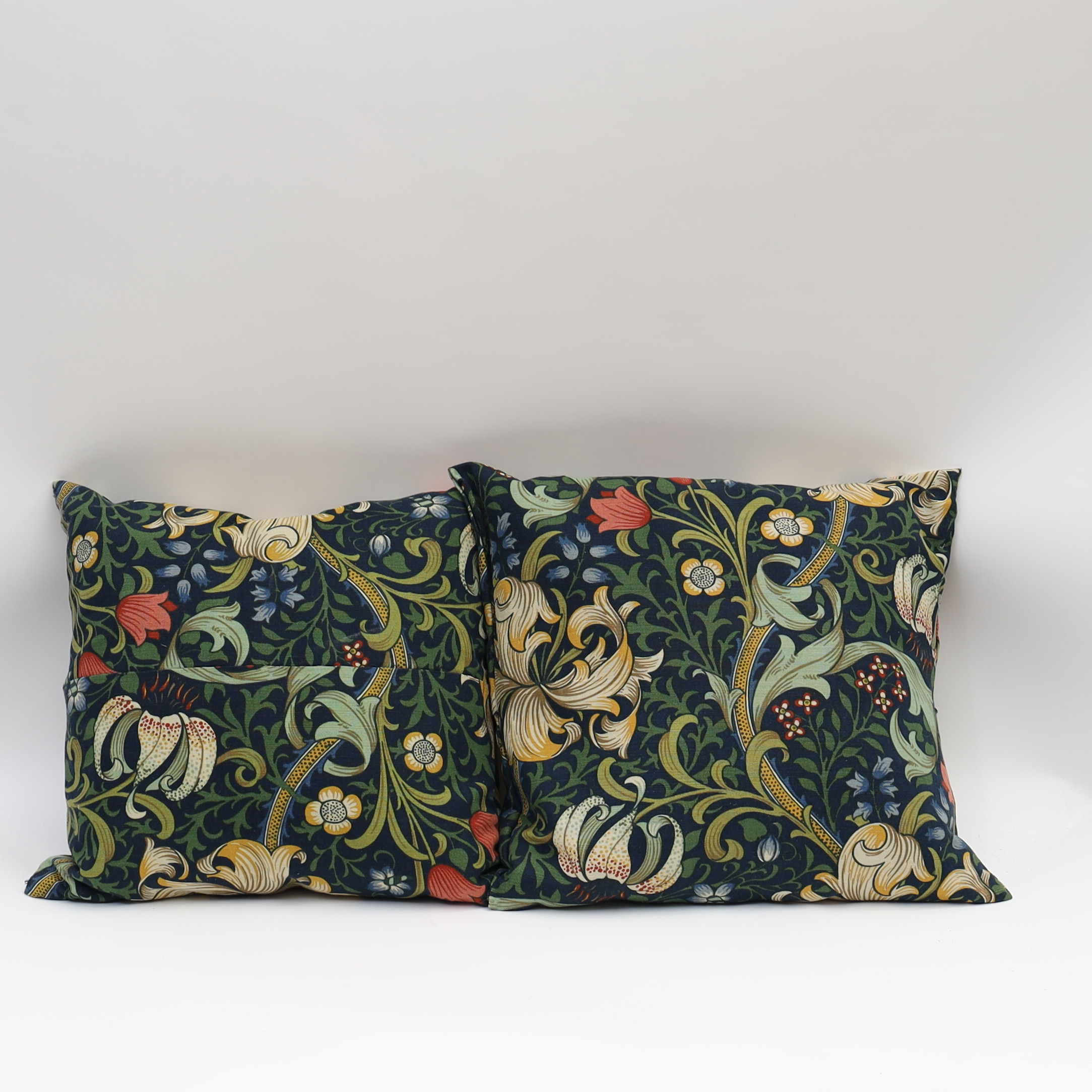 KUDDAR ETT PAR, "Golden lily" William Morris.