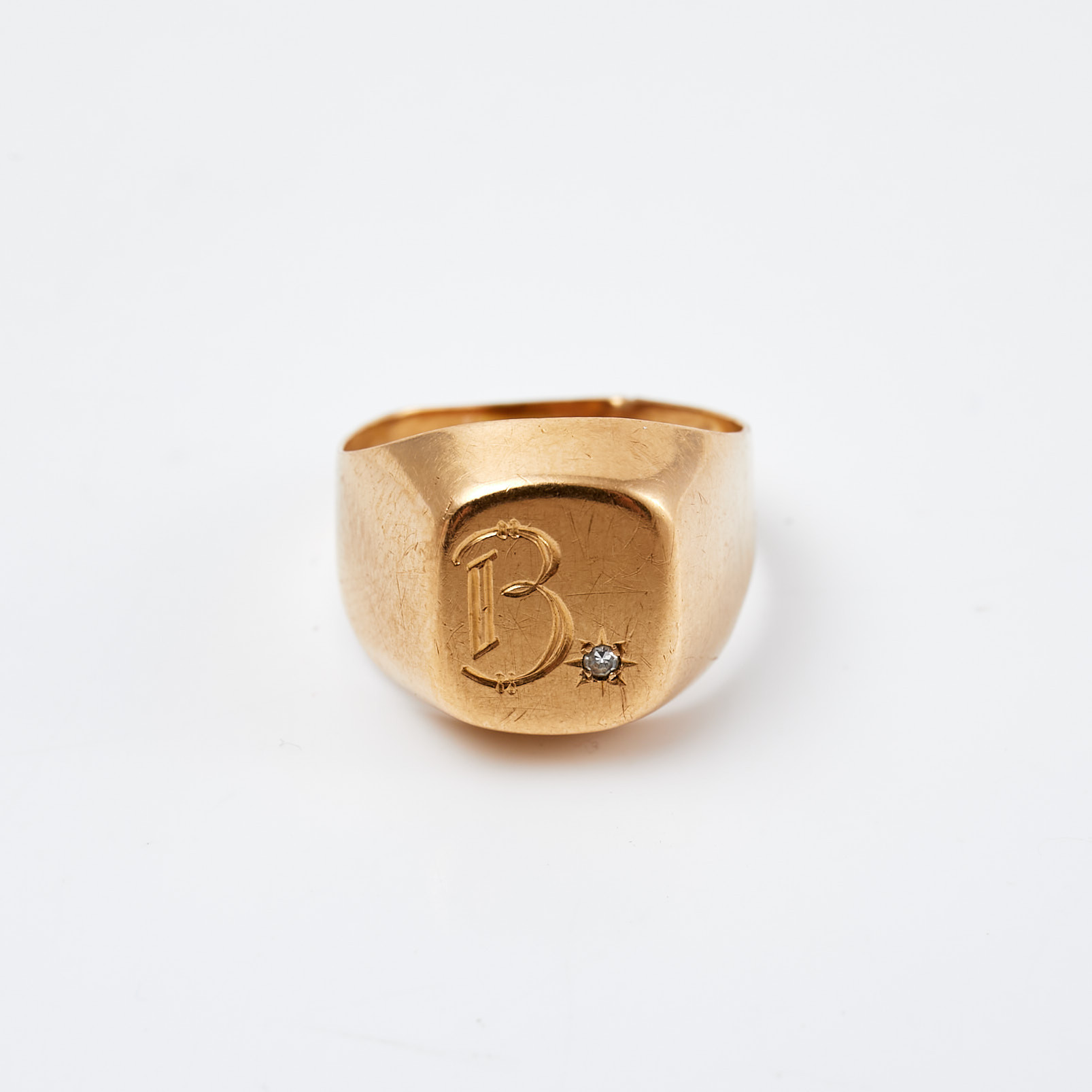 KLACKRING, 18 k guld, graverad “B”, 1 åttkantslipad diamant, Rahlens Guldsmeds Ab, Borås, 1964.