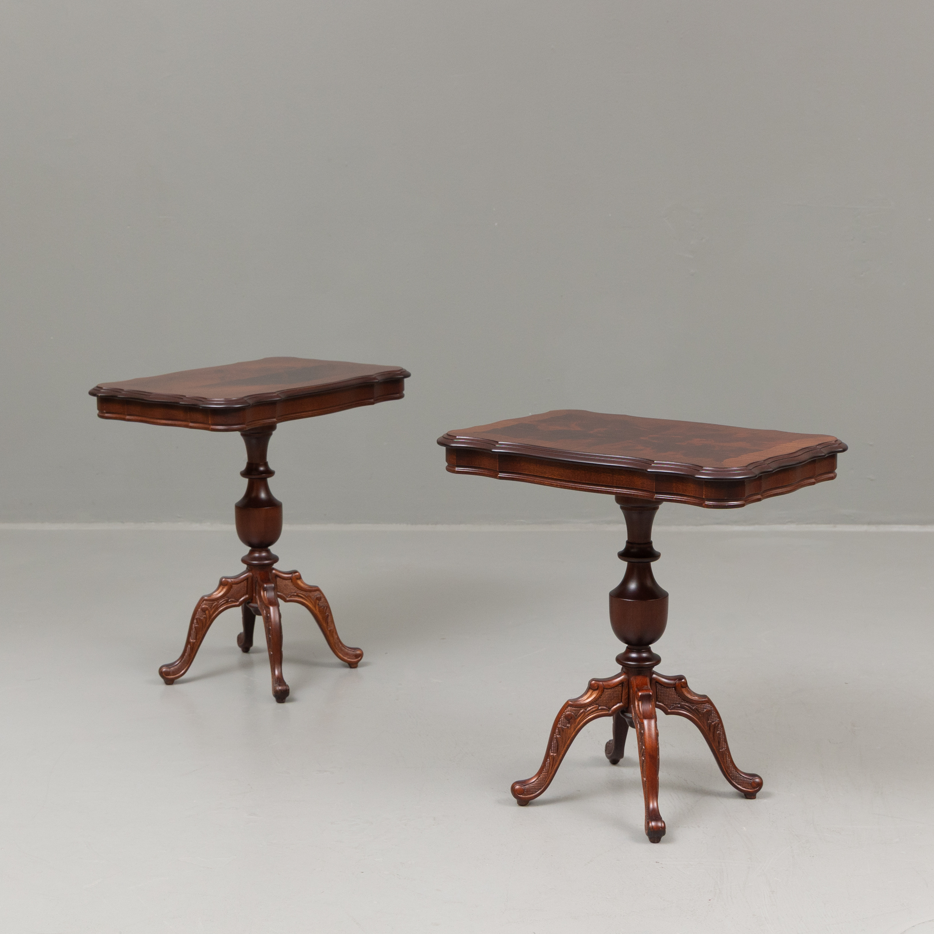 LAMPBORD, ett par, mahogny, Alsterbro möbler AB, 1900-tal.