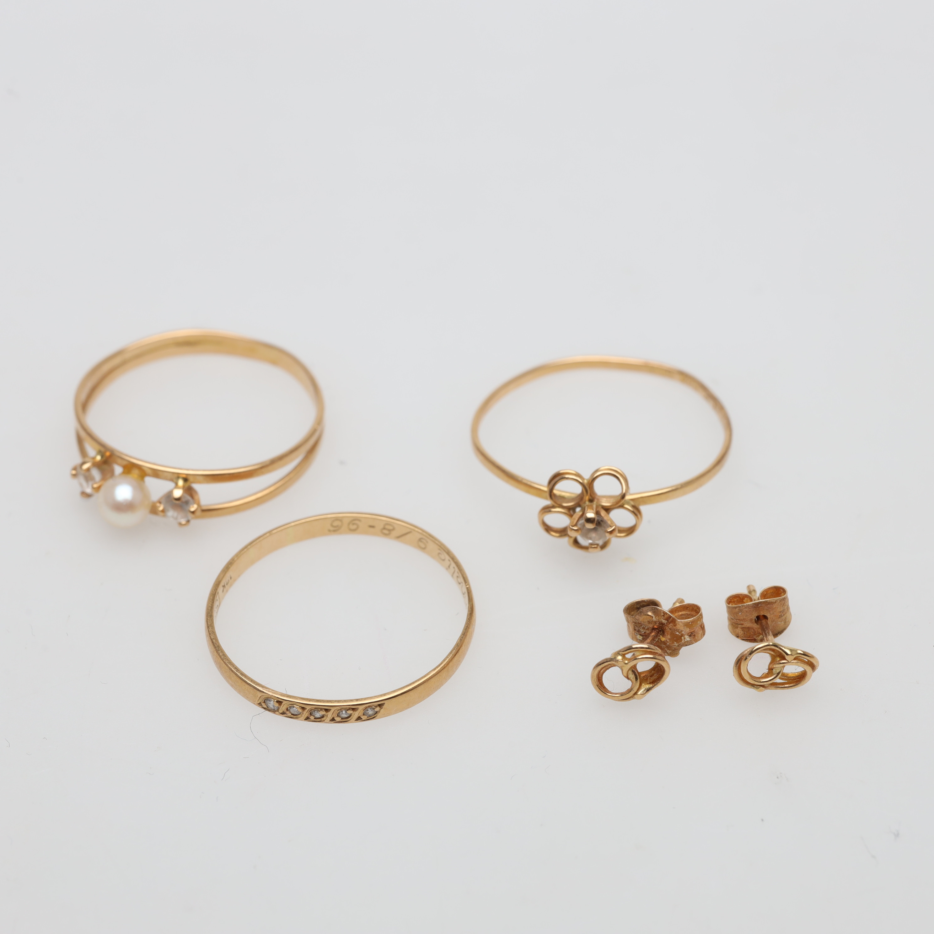 GULDFÖREMÅL 5 delar, 18K, guld, bruttovikt ca 4 gram.