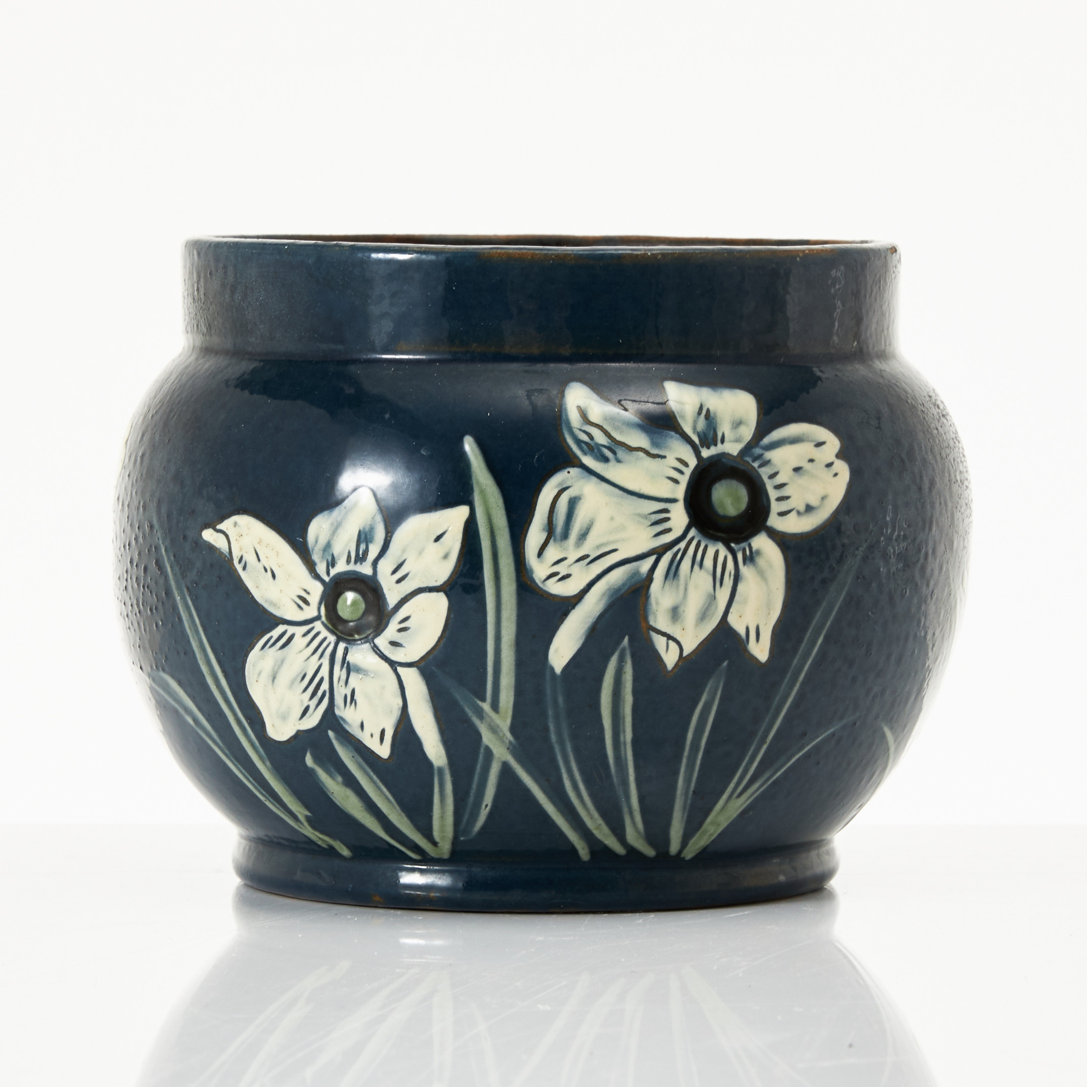 VAS, jugend, bemålad blomsterdekor, 1800-talets slut, märkt Höganäs.