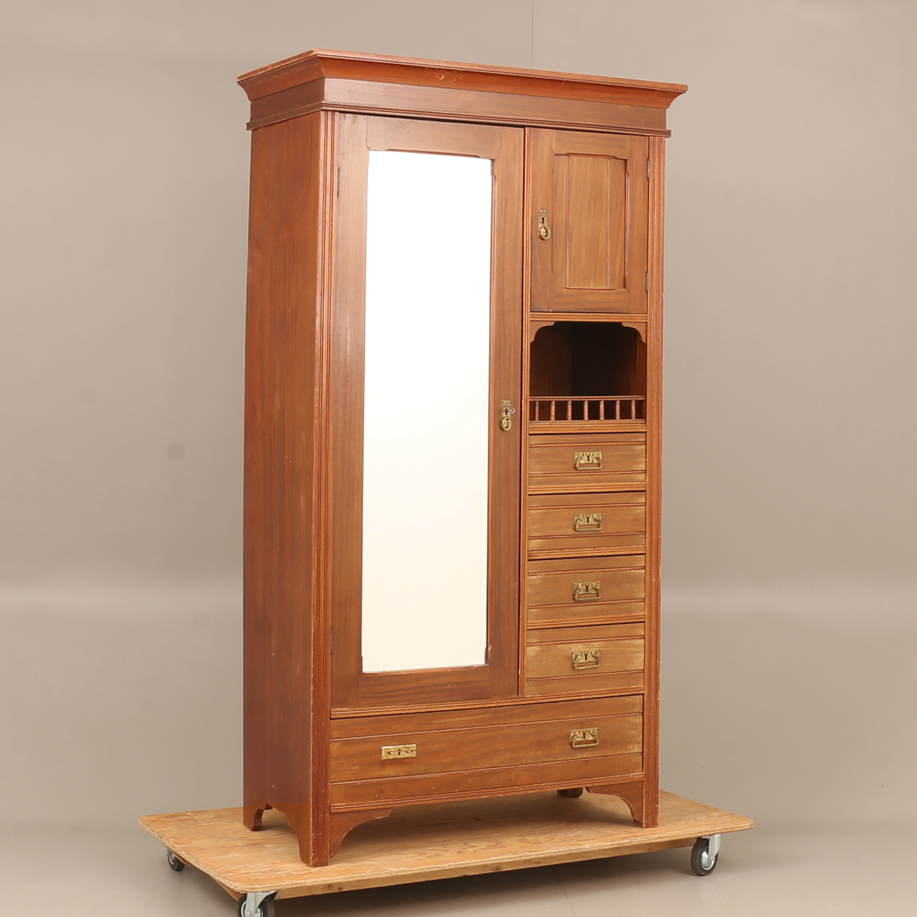 KLÄDSKÅP, trä, spegeldörr, lådor, jugend, tidigt 1900-tal.