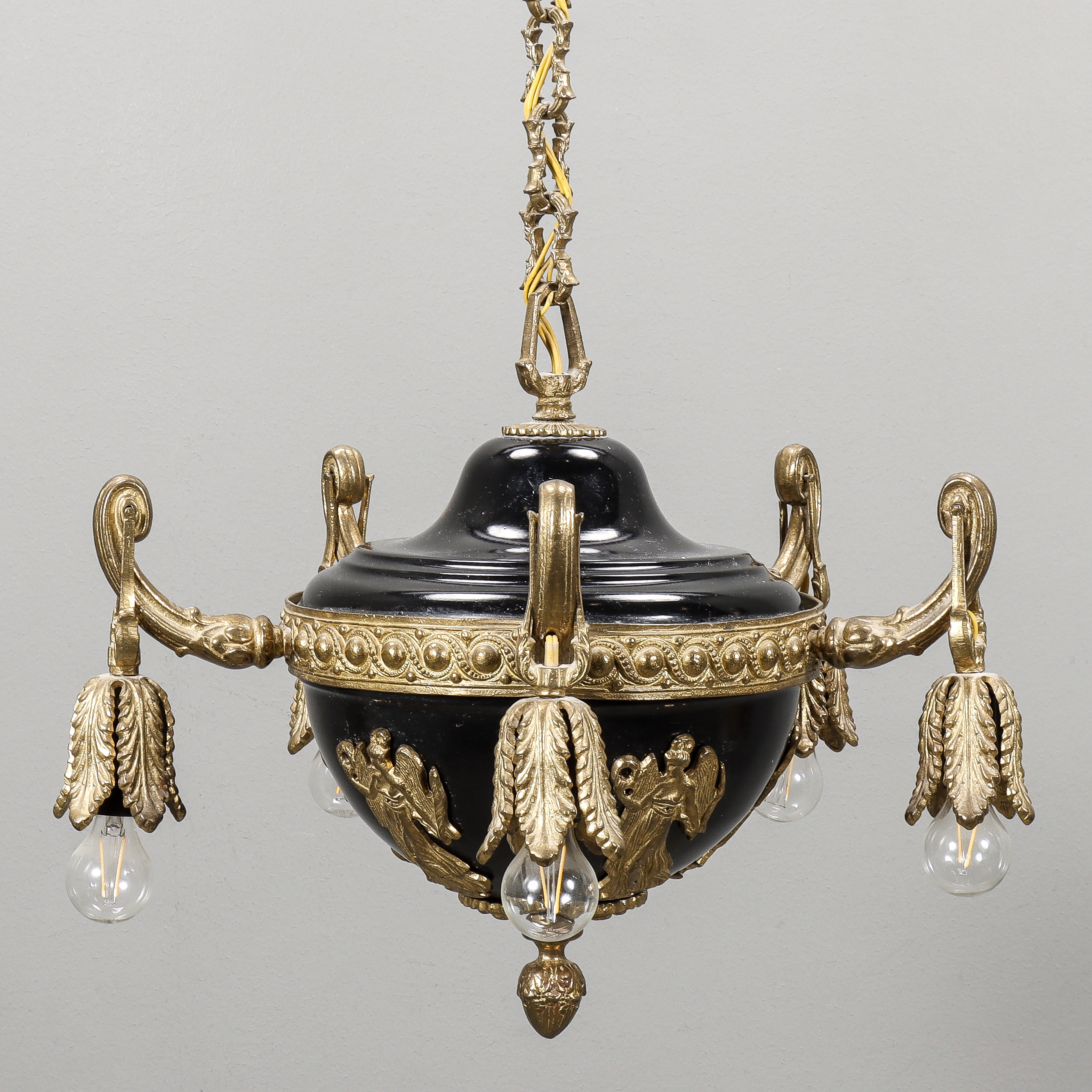 TAKLAMPA gjuten metall, 1900-tal.