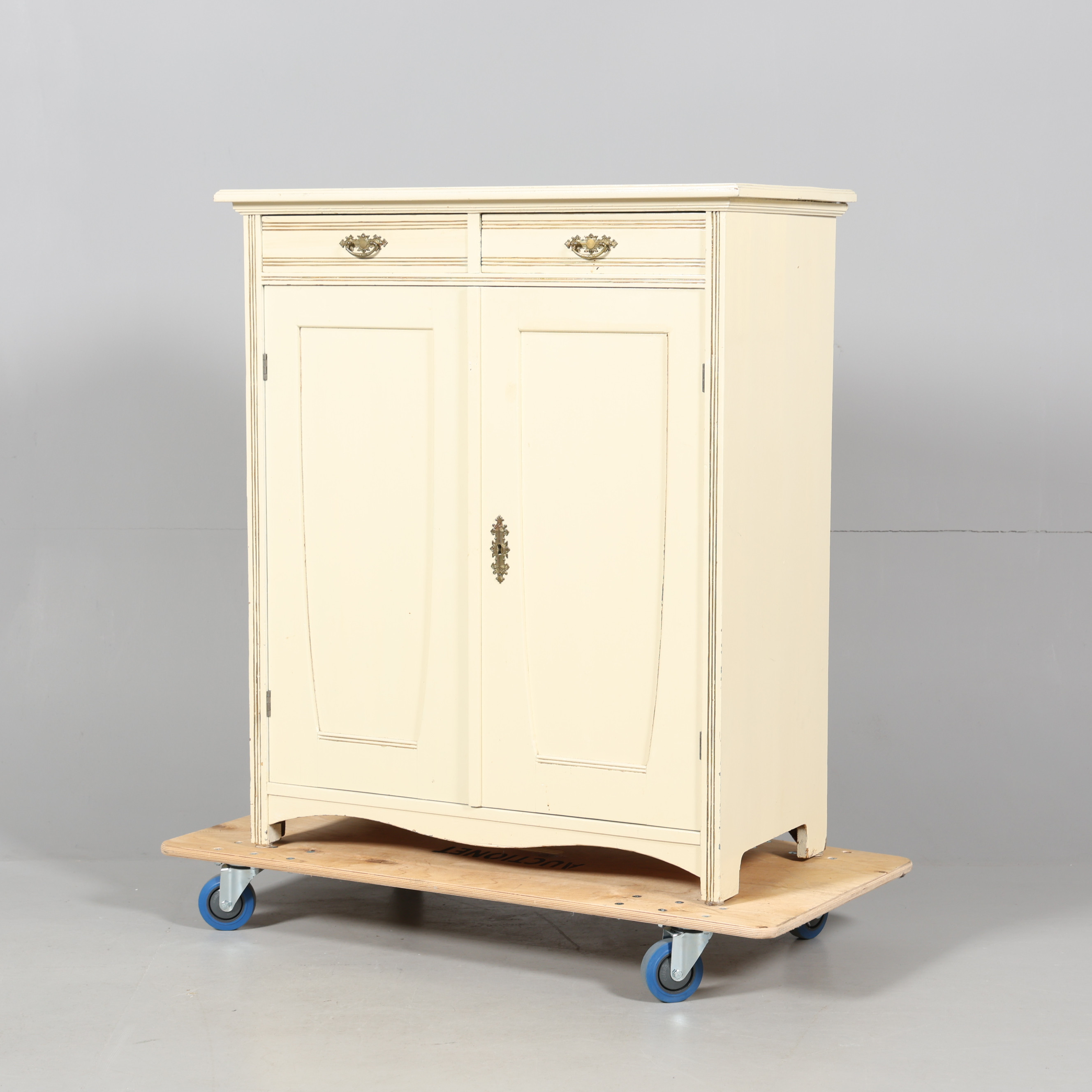 SKÄNK, Bemålad, 1900-talets första hälft.