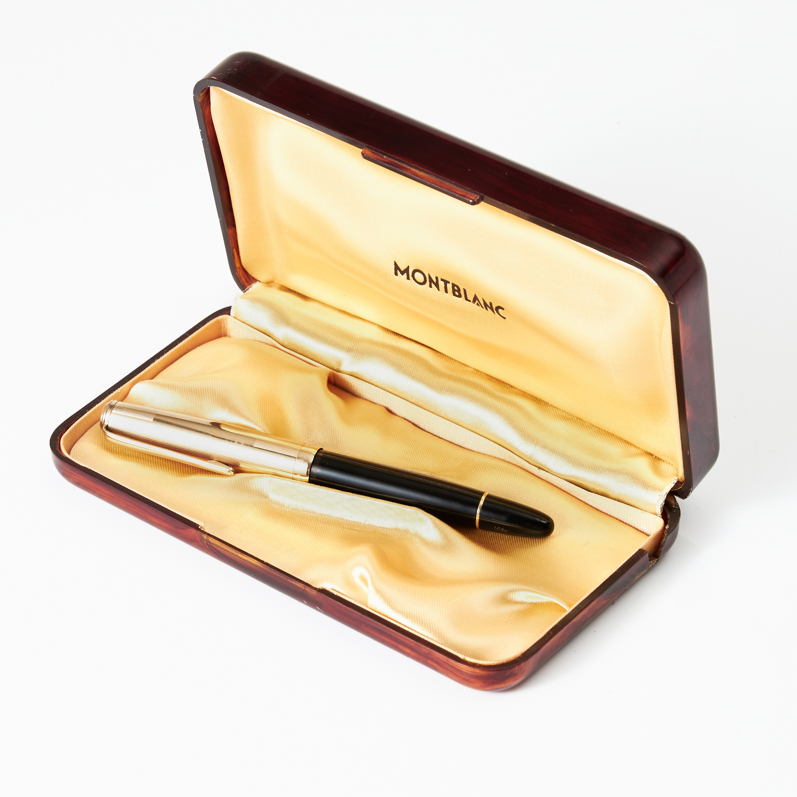 MONTBLANC, Masterpiece, reservoarpenna, svart fodral, guldfärgade detaljer, spets i 14K guld, ref nr. 642 N, originalask.