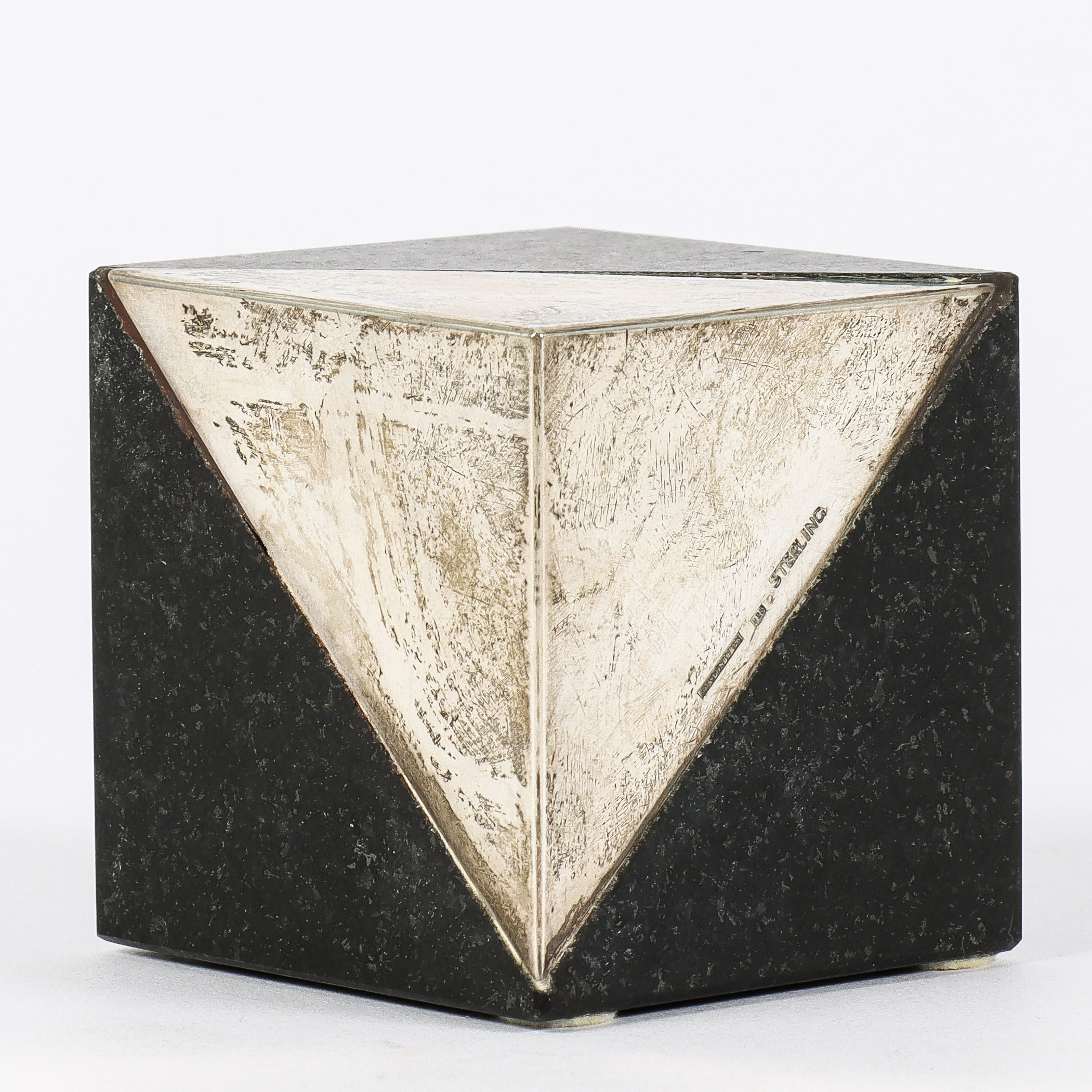 SKULPTUR / BREVPRESS sterlingsilver/sten, Jan Lundgren.