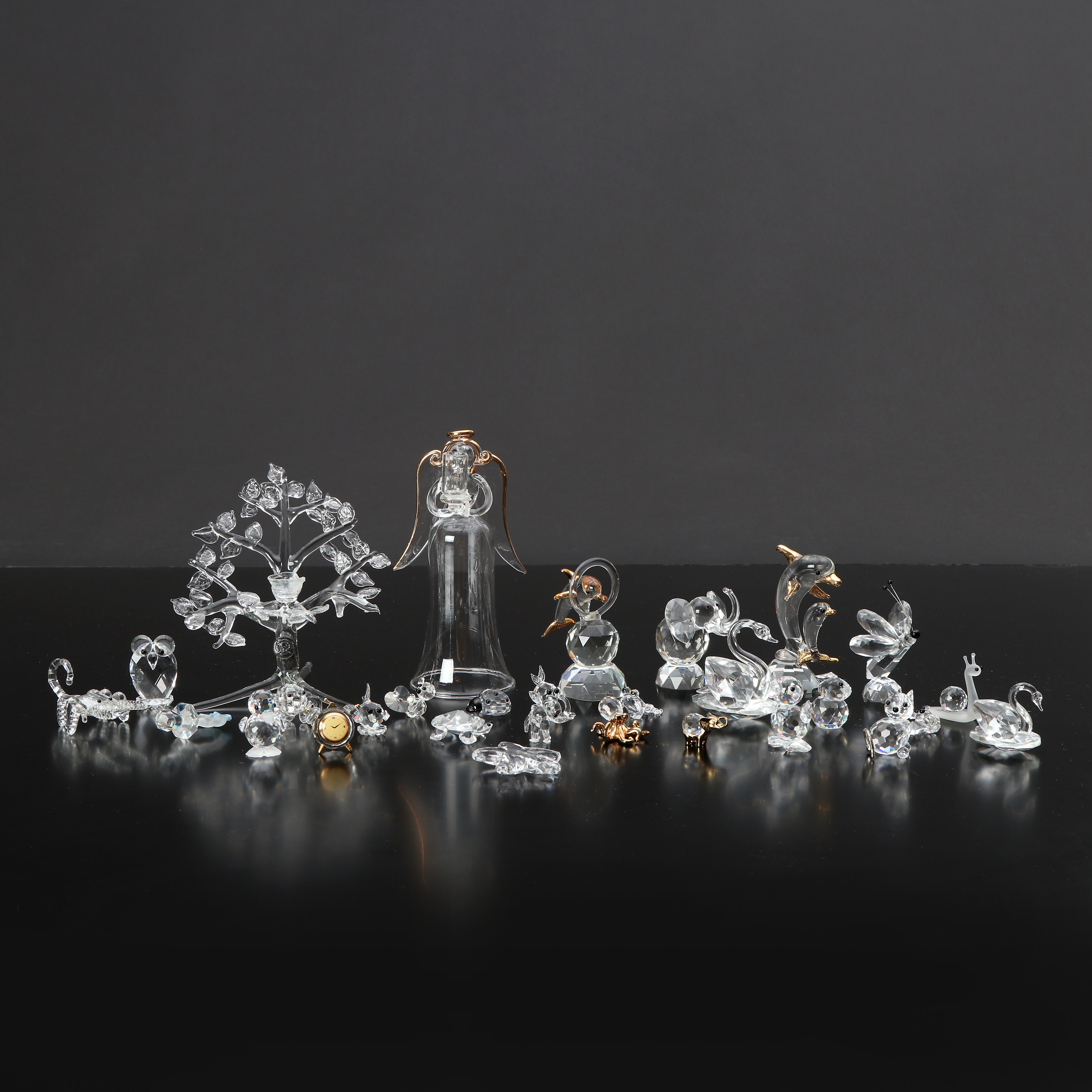 GLASDJUR M.M, 29 DELAR. Bl.a. Swarovski. 1900-talets andra hälft.