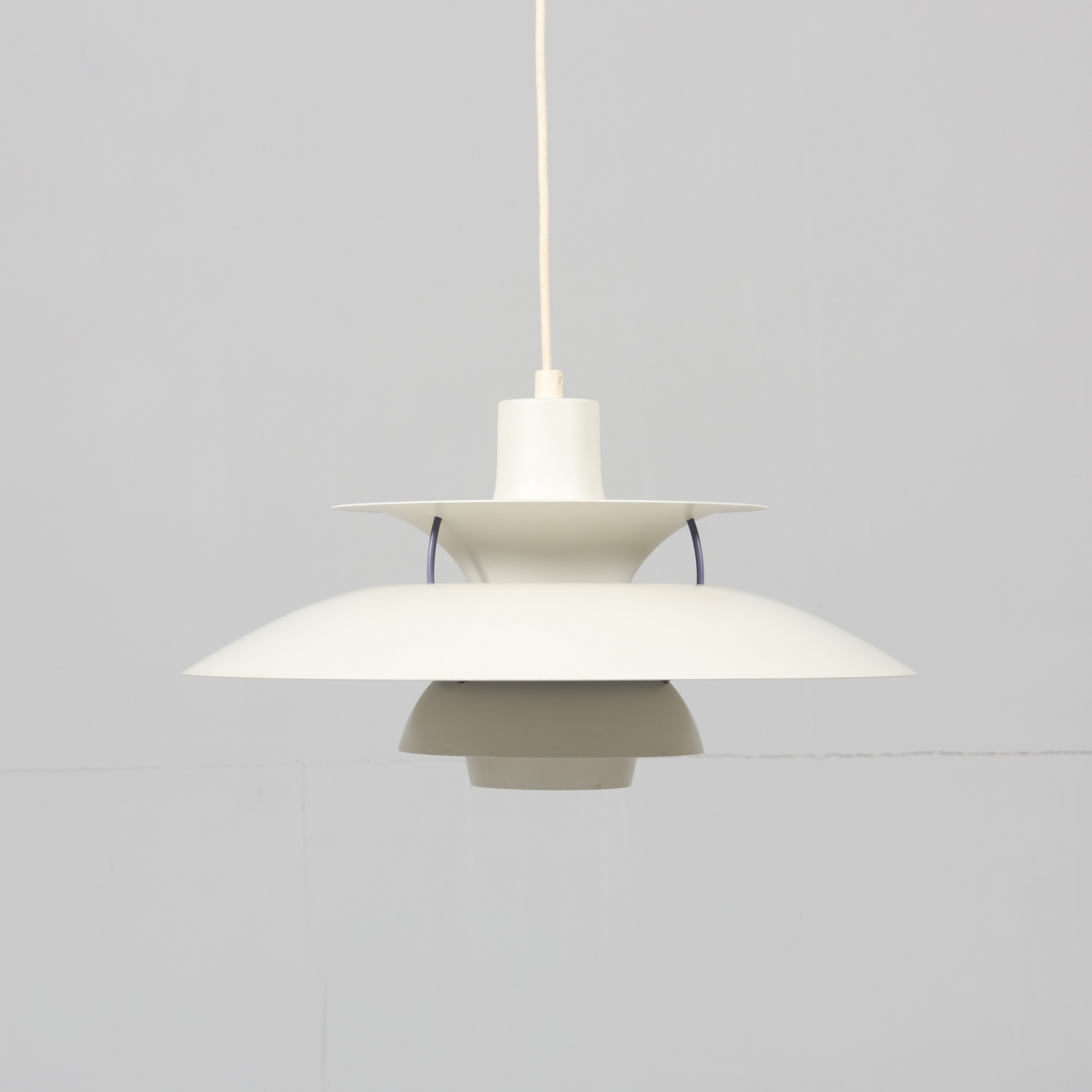 POUL HENNINGSEN. TAKLAMPA, "PH-5" louis poulsen.