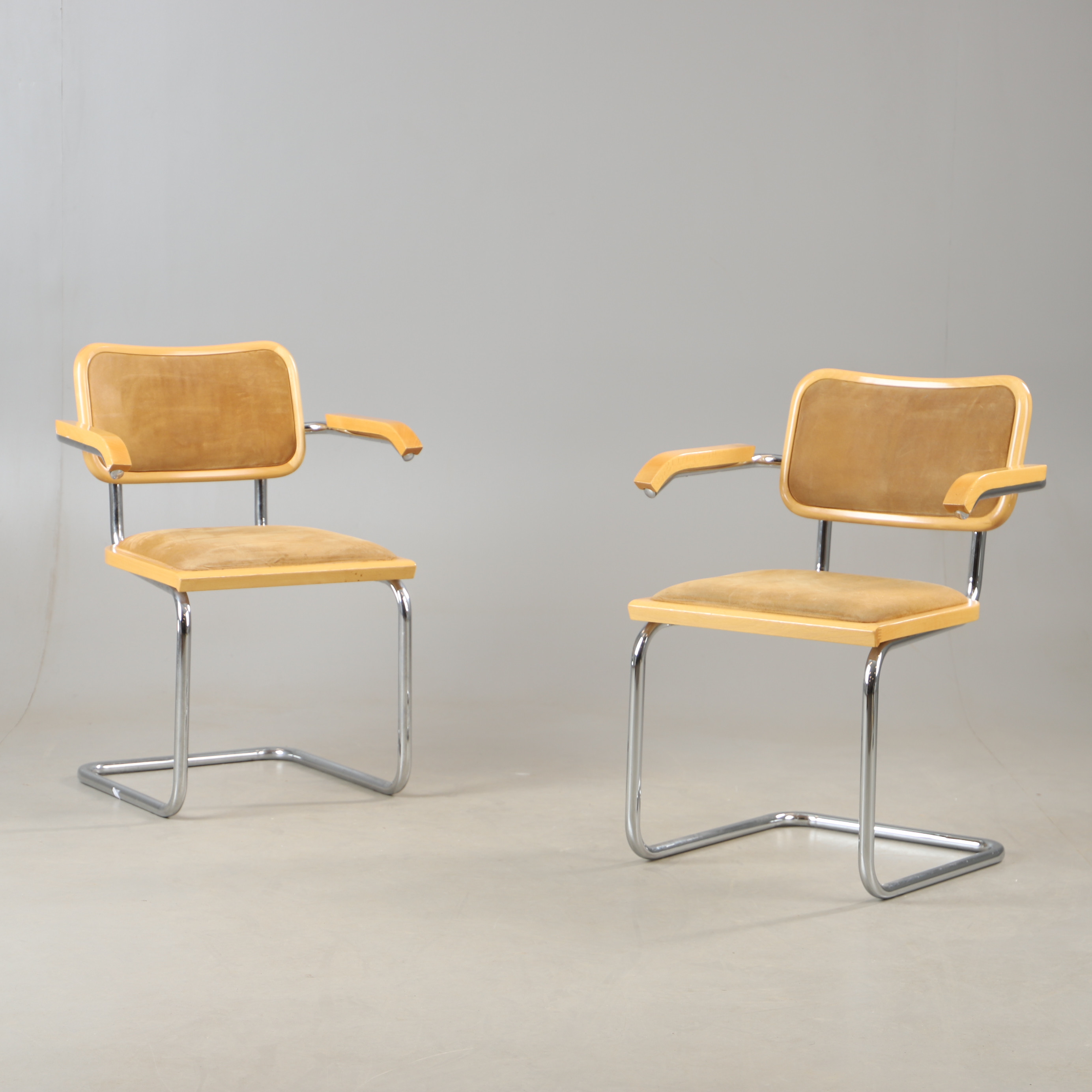 KARMSTOLAR, 1 par, bok med skinn, Bauhausmodell, 1900-talets andra hälft.