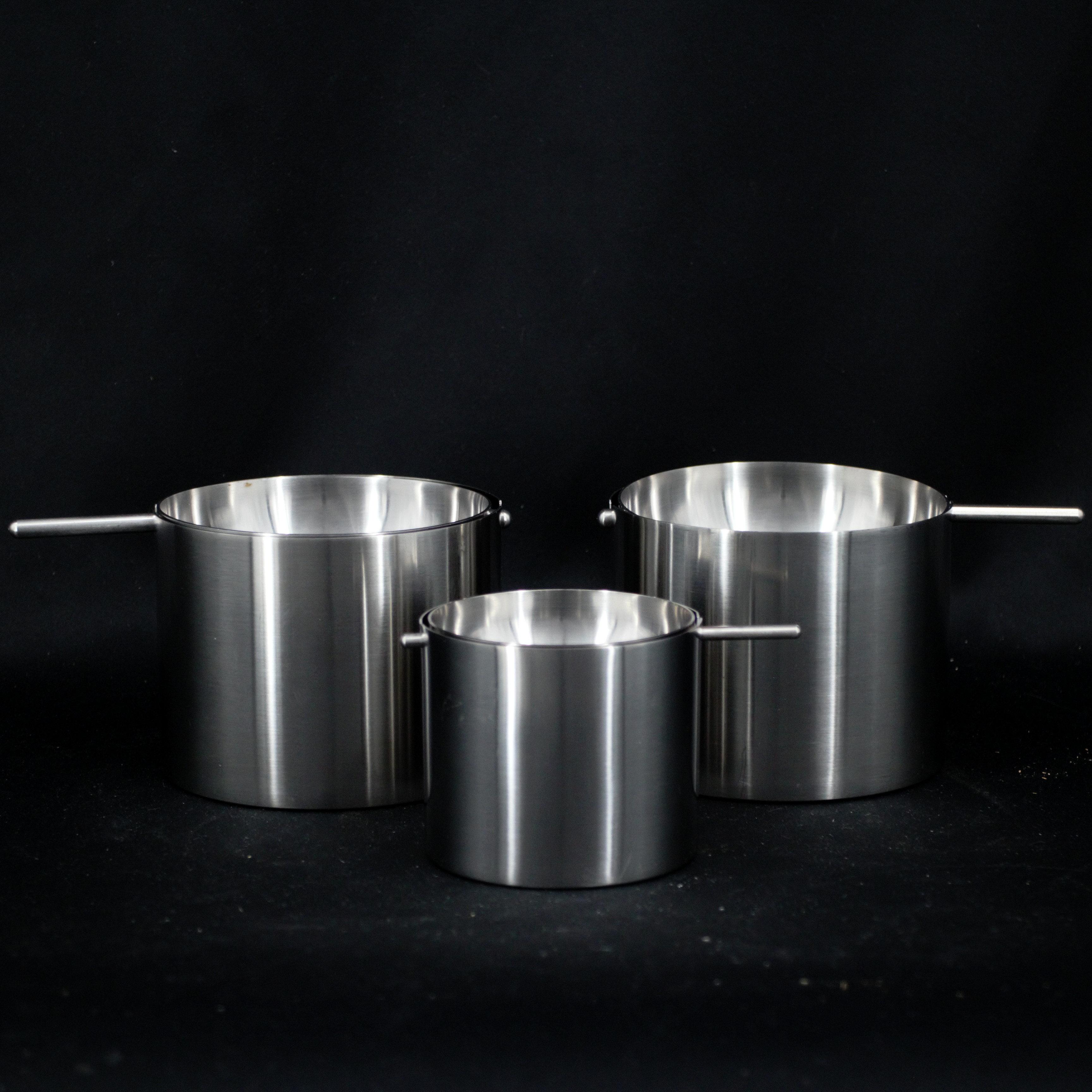 ARNE JACOBSEN. Askoppar, 3 delar, "Cylinda", rostfritt, Stelton, Danmark.