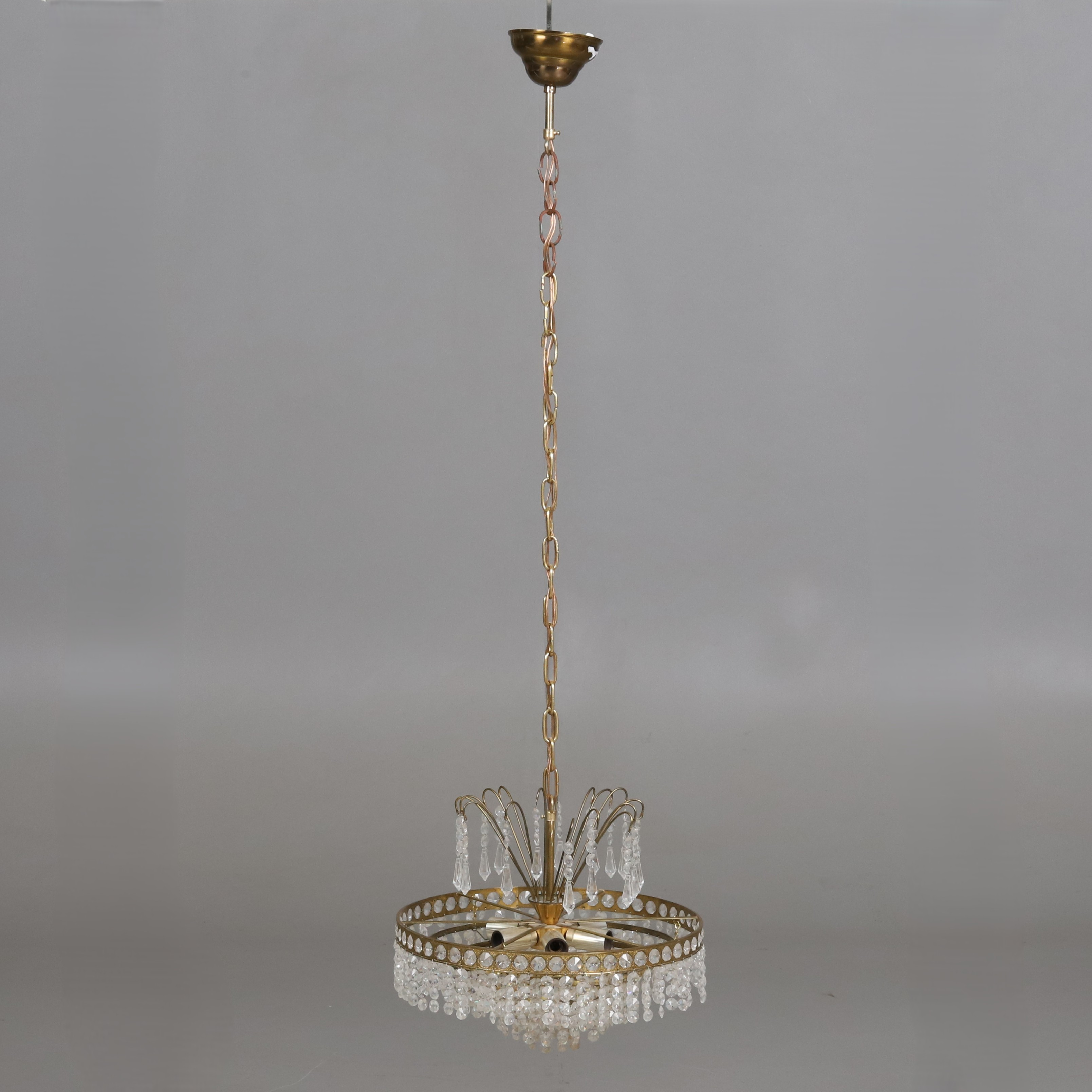 TAKLAMPA, gulmetall med prismor, 1900-tal.