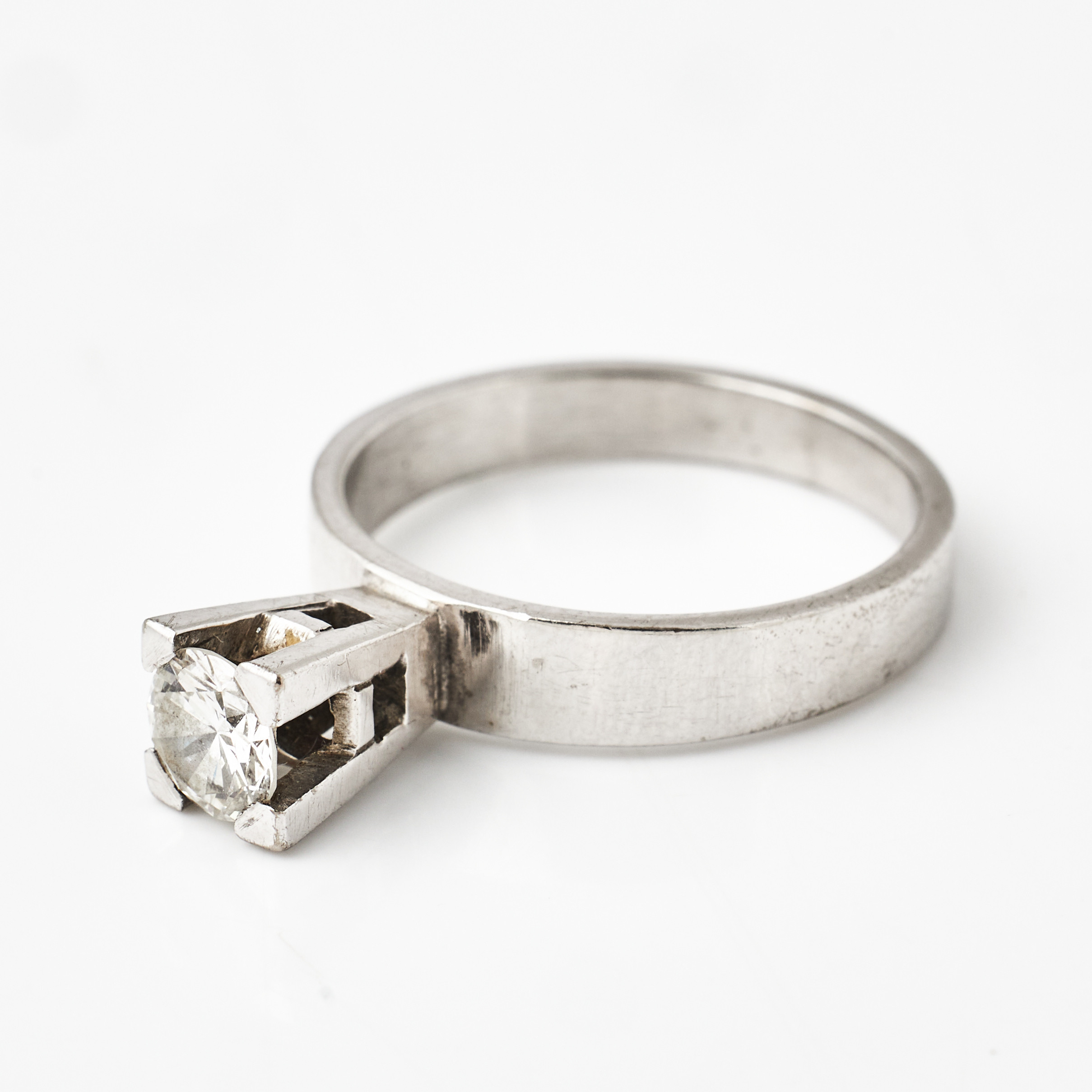 RING, 18 k vitguld, briljant ca 0,50 ct, mästarstämpel saknas, Stockholm 1976.