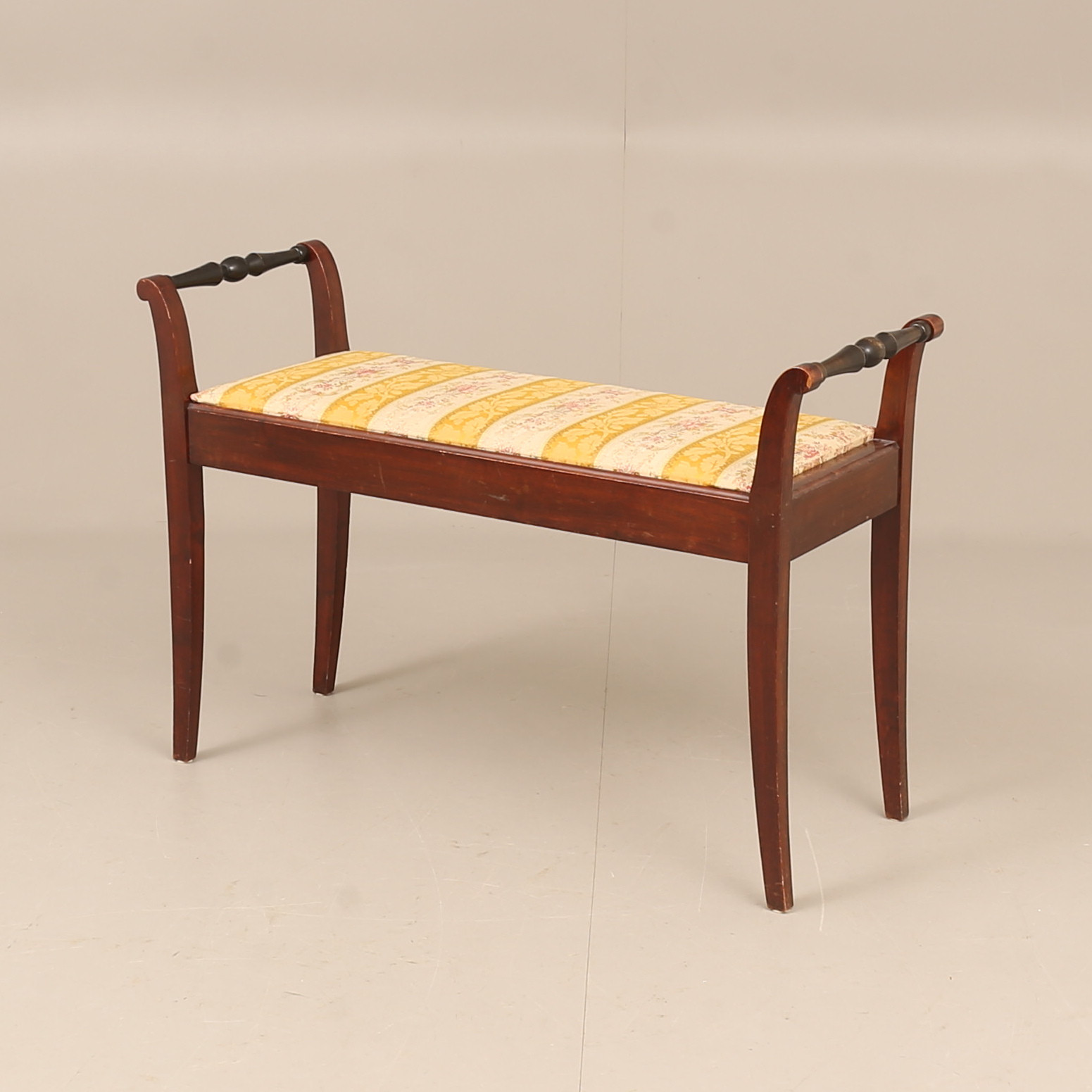 PIANOPALL, trä, 1900-talets första hälft.