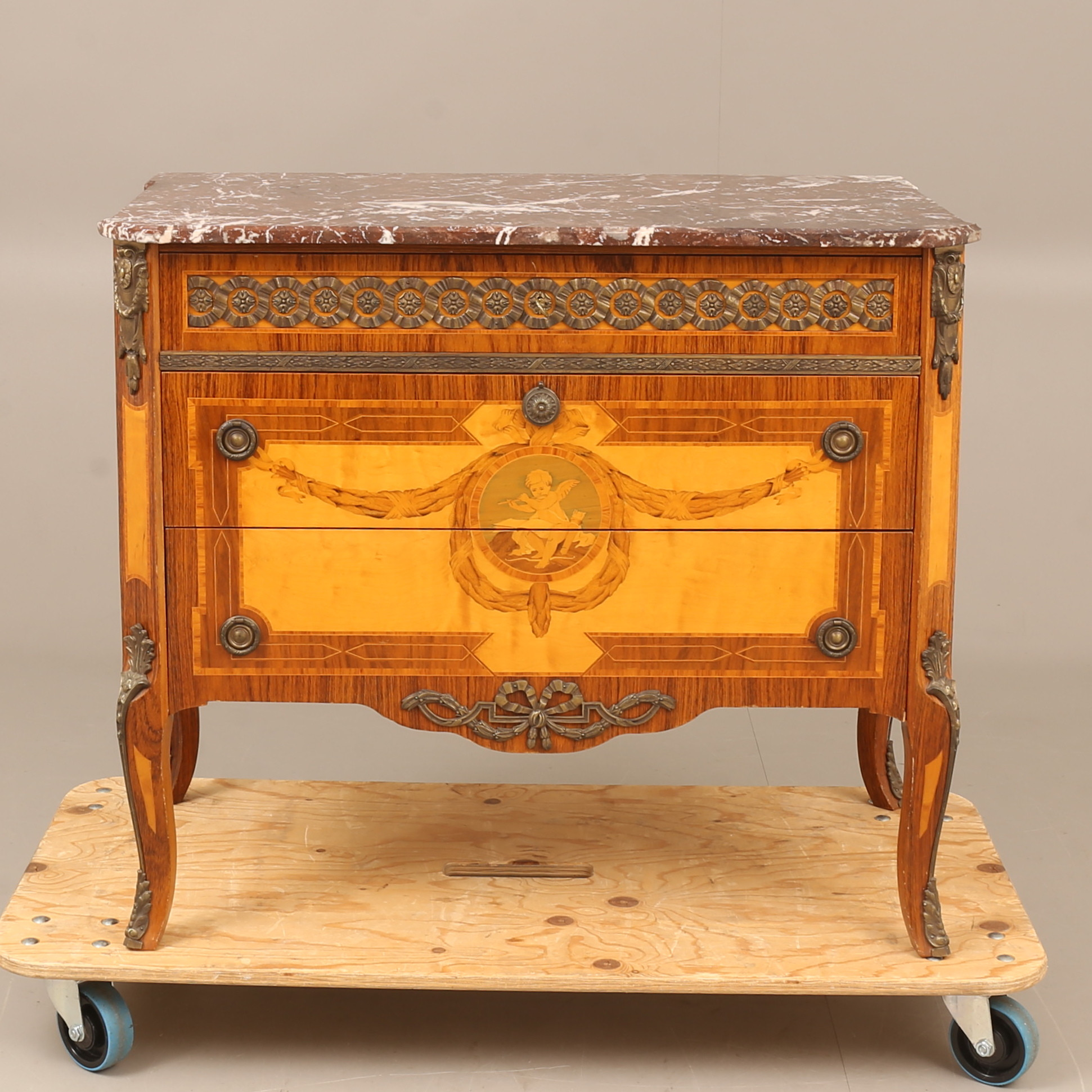 BYRÅ, intarsiadekor, gustaviansk stil, 1900-tal.