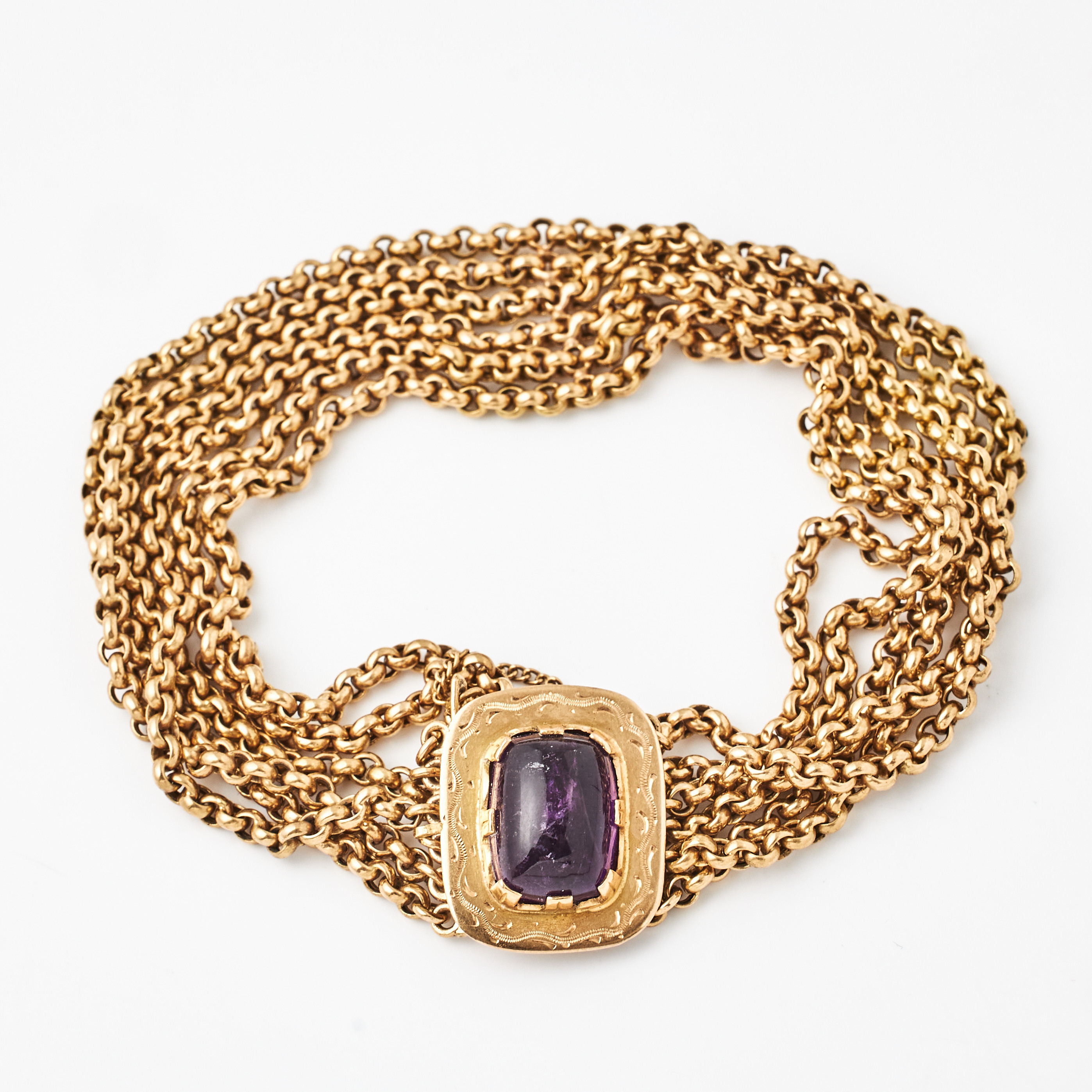 ARMBAND, 18 k guld, 6 rader ärtlänkar, lås, med cabochonslipad ametist och svisselerad dekor, Norbergs Guldsmedja, Härnösand 1952.