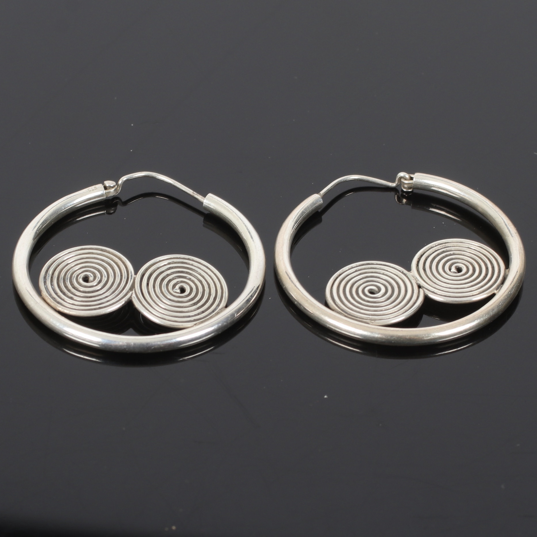 (6C10) ÖRHÄNGEN, ett par, silver. 1900-tal.