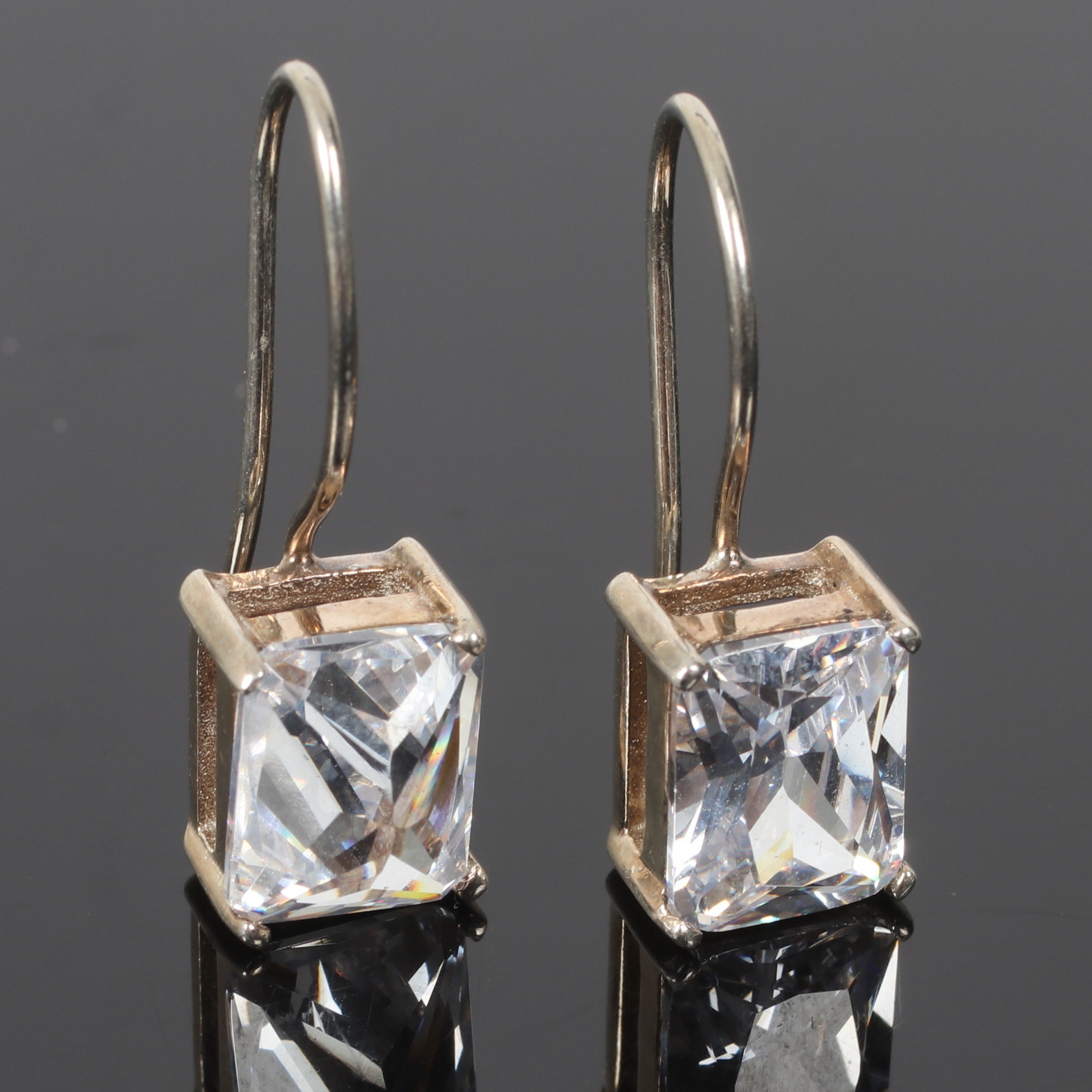 (6C015) ÖRHÄNGEN, ett par, Sterling silver, med bergskristall, Guldfund. 2000-tal.