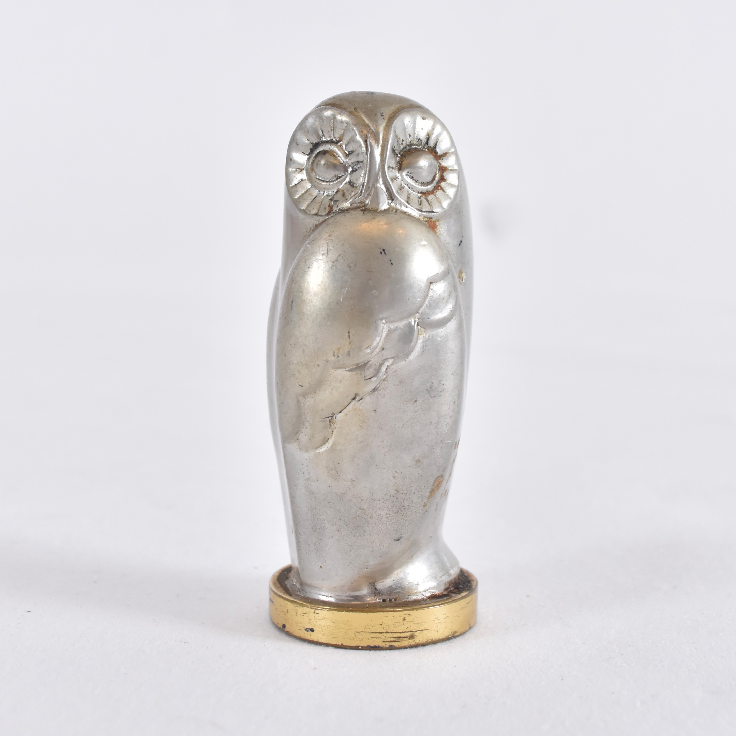 SIGILLSTAMP, tenn och mässing, Sverige 1930-tal, i form av stiliserad uggla.