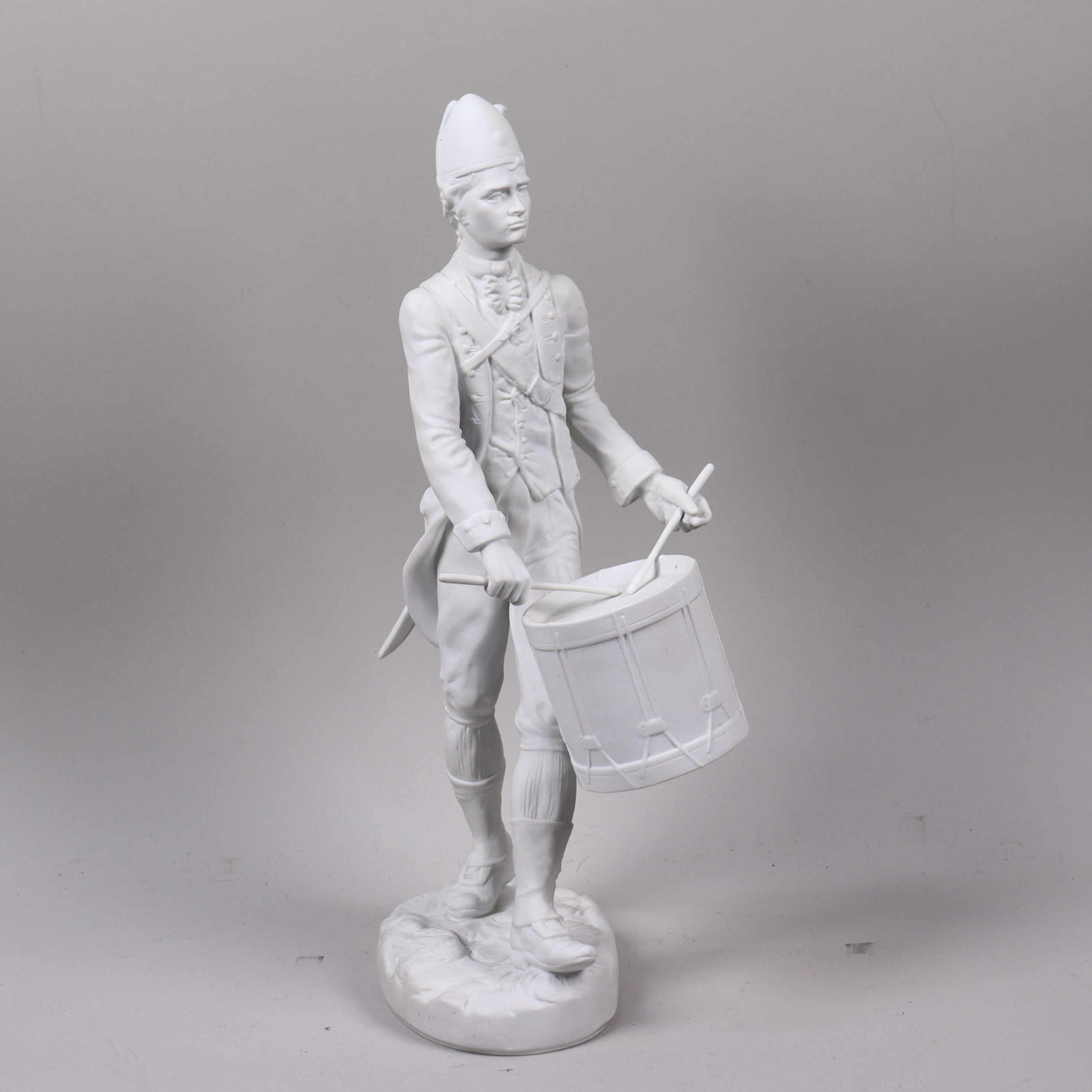 FIGURIN, Bing & Gröndahl, "Trömmedrengen fra Maryland" efter bildhuggaren John Bromley, biskviporslin.