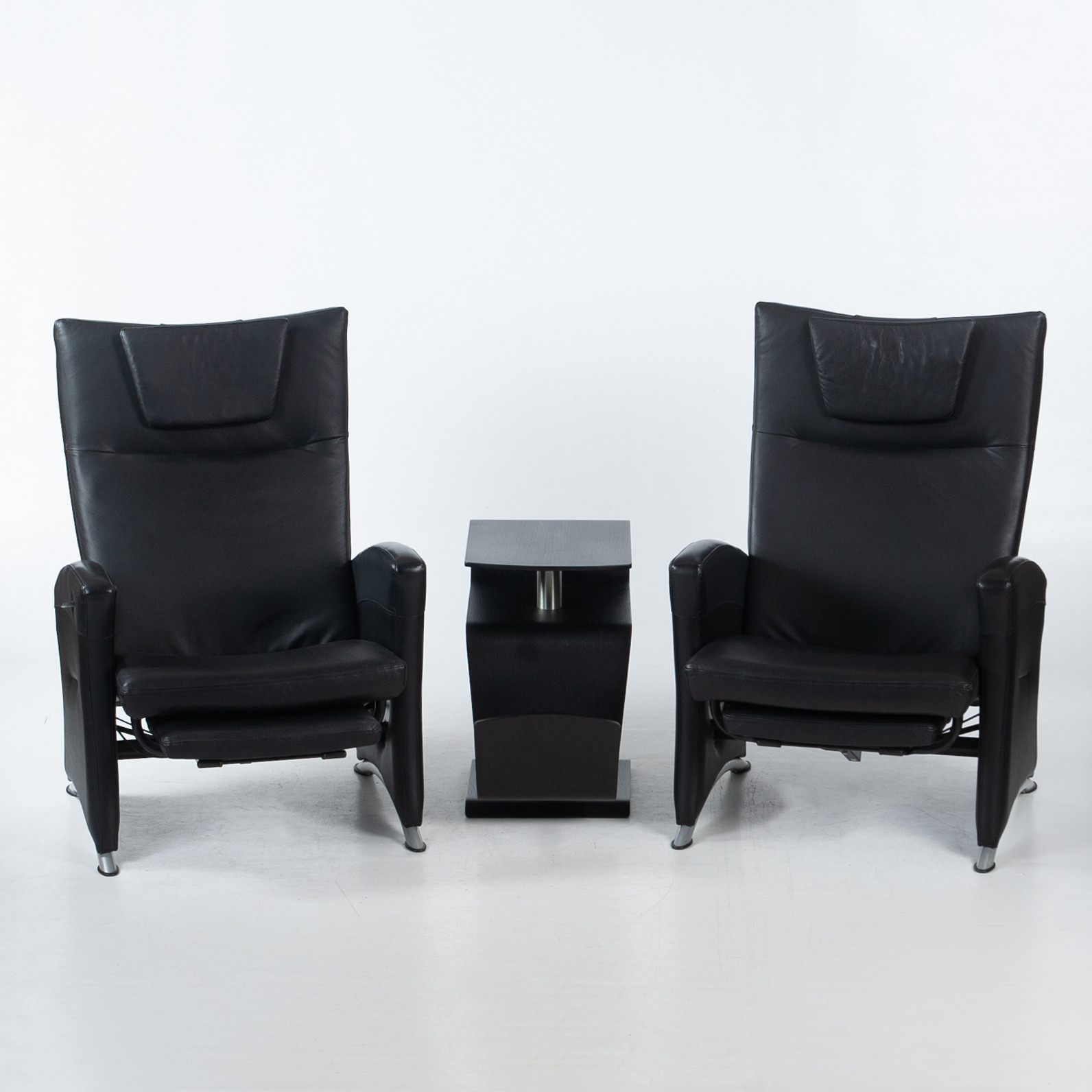 FÅTÖLJER, ett par, samt sidobord, sent 1900-tal.