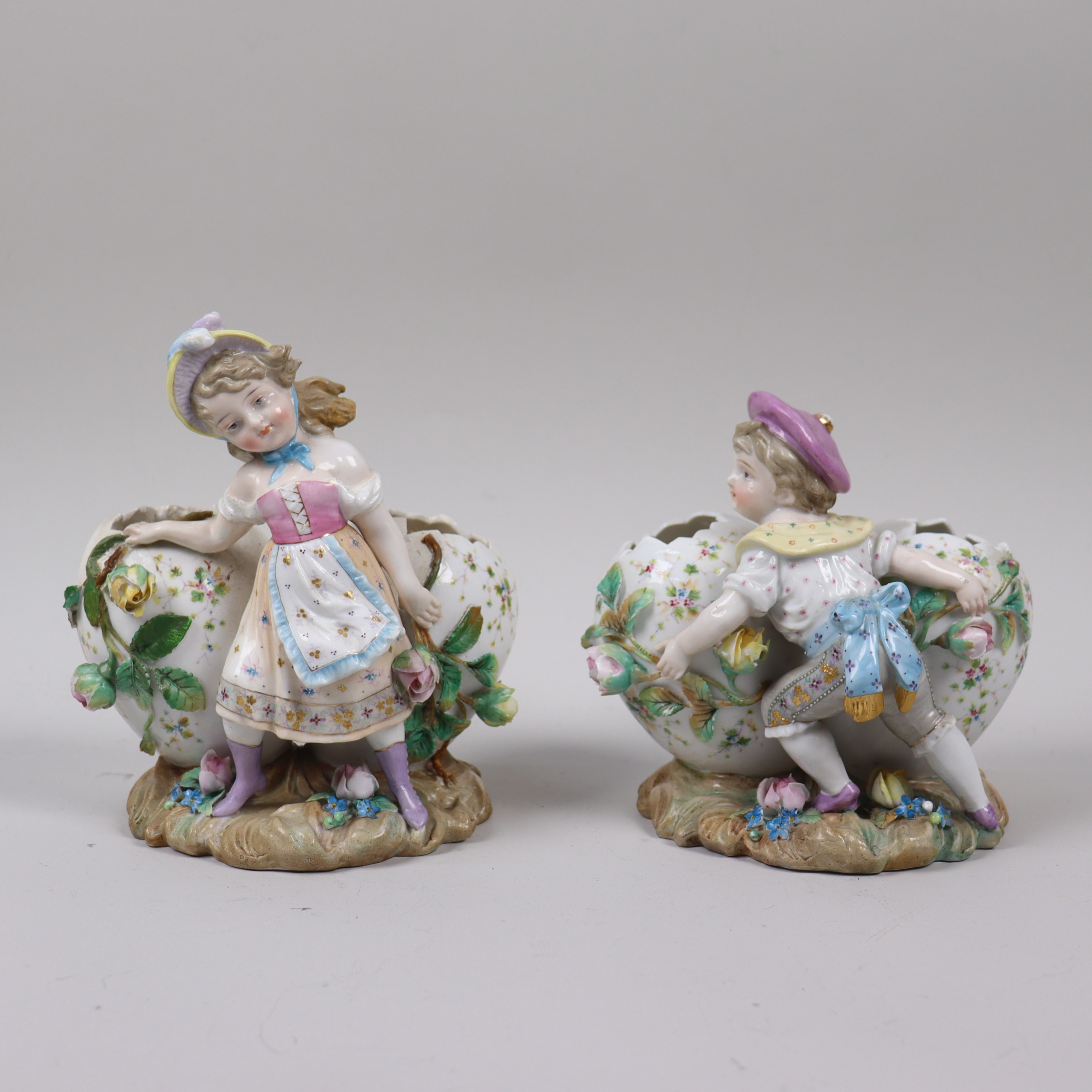 ÄGGVASER MED FIGURINER, A.W.F. Kister, KPM, Tyskland, 1887-1905, 2 st.