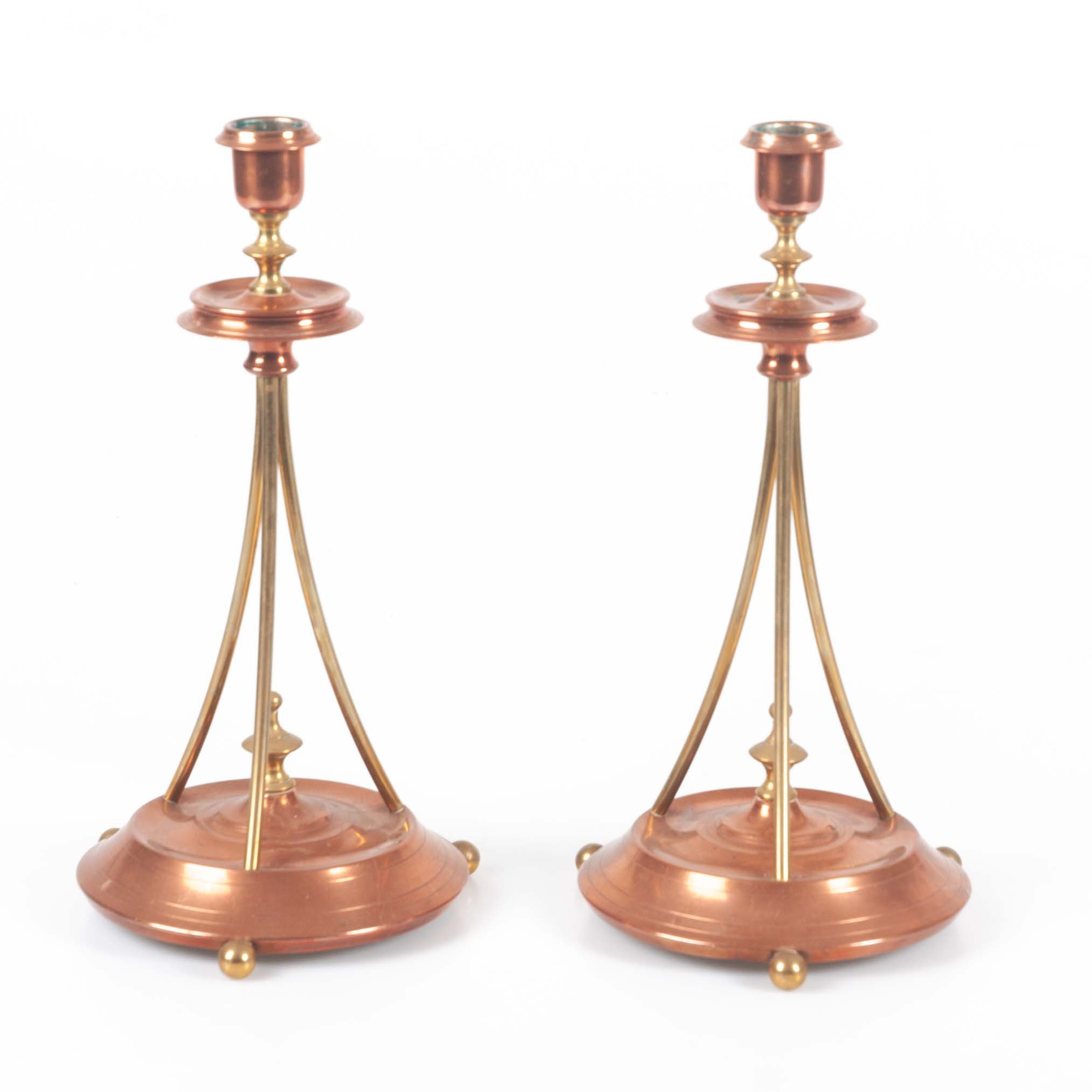 LJUSSTAKAR, ett par, Jugend, koppar/mässing, Oscar Nilsson, Eskilstuna, 1900-talets första hälft.