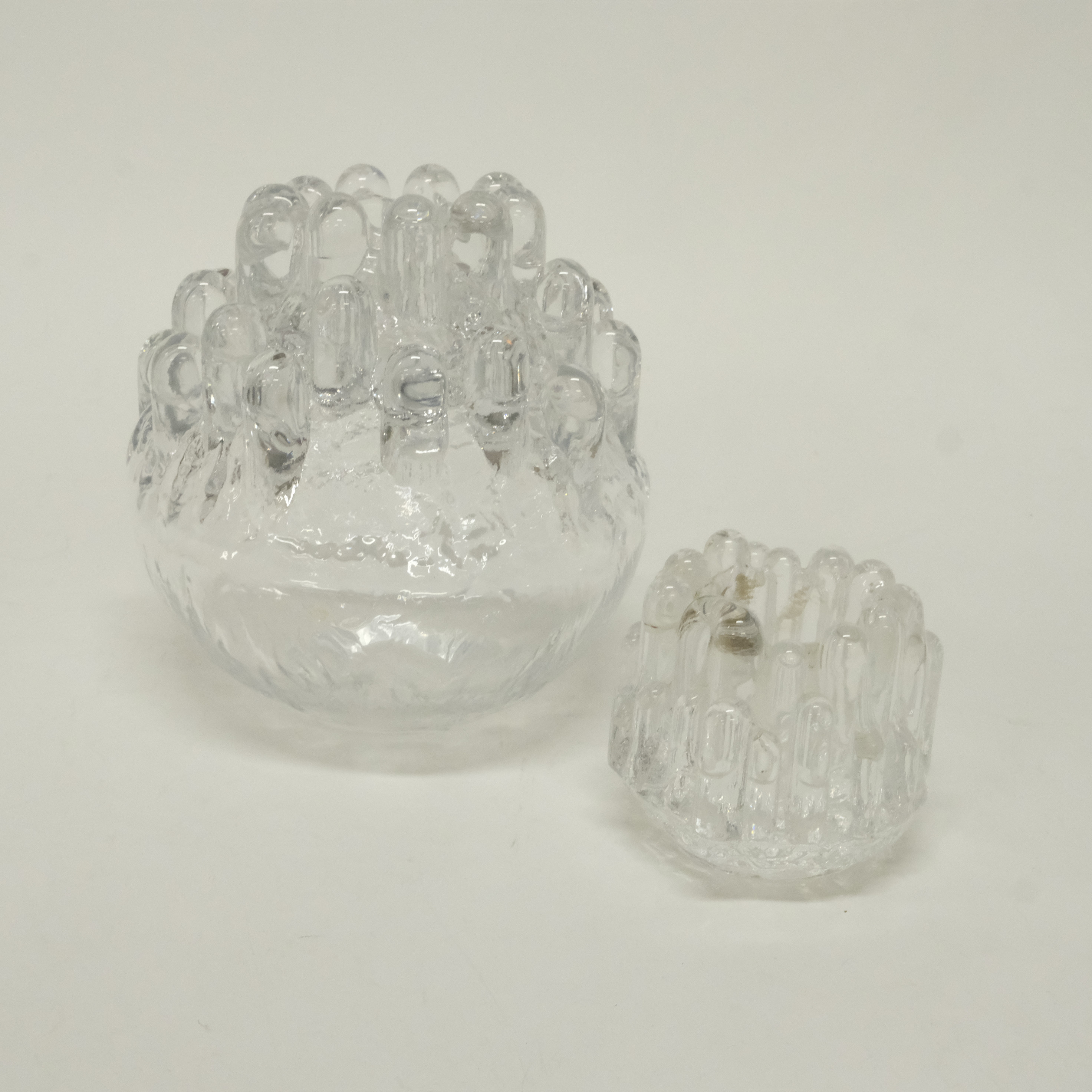 GÖRAN WÄRFF. LJUSLYKTOR, "POLAR", KOSTA, TVÅ STYCKEN.