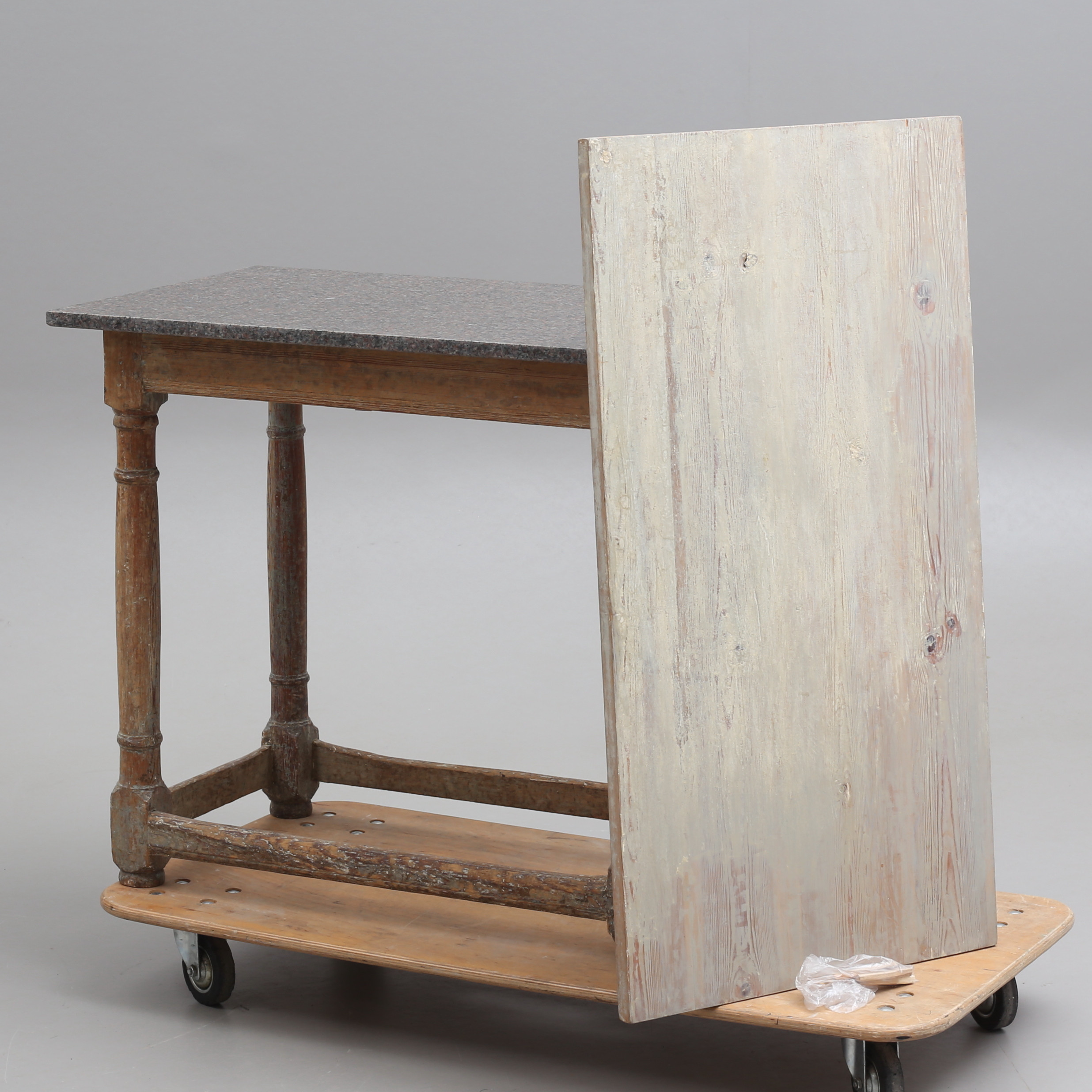 BORD, med senare stenskiva, träskiva medföljer, 1800/1900-tal.