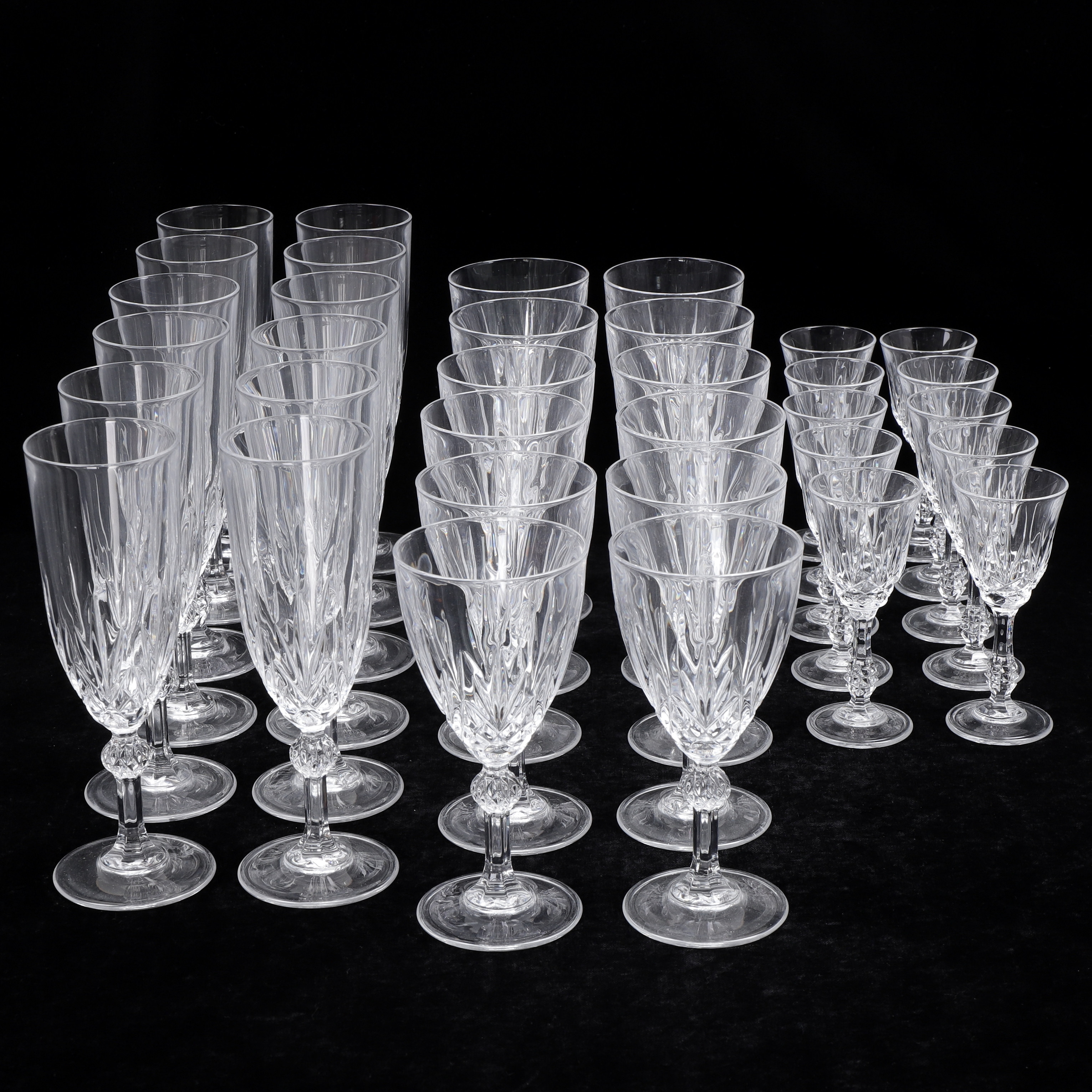 GLASSERVIS, 34 delar, 1900-talets andra hälft.