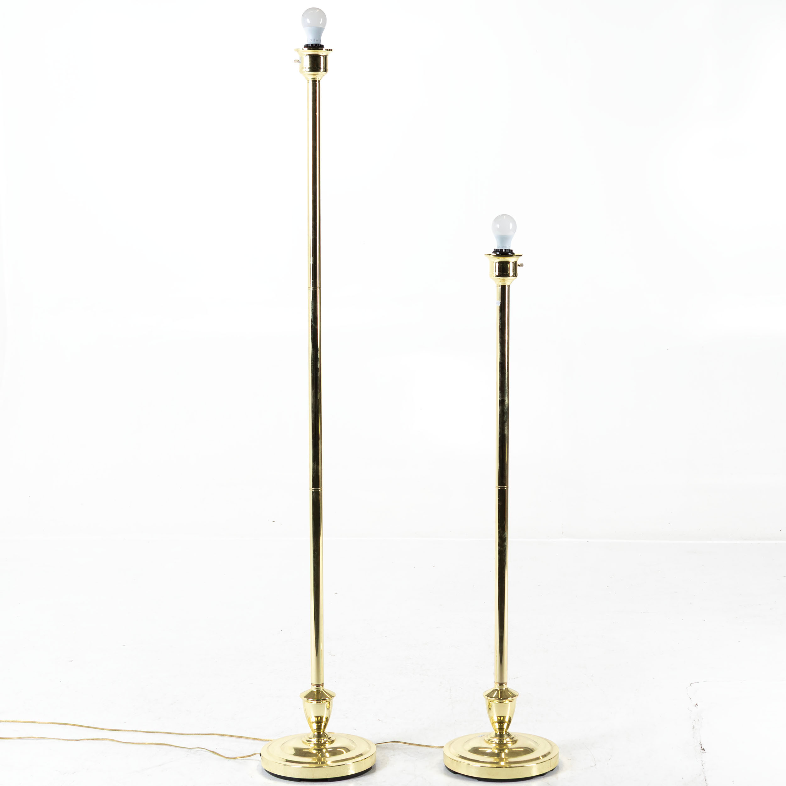 GOLVLAMPOR, 1 par, gulmetall, 1900 - talets andra hälft.