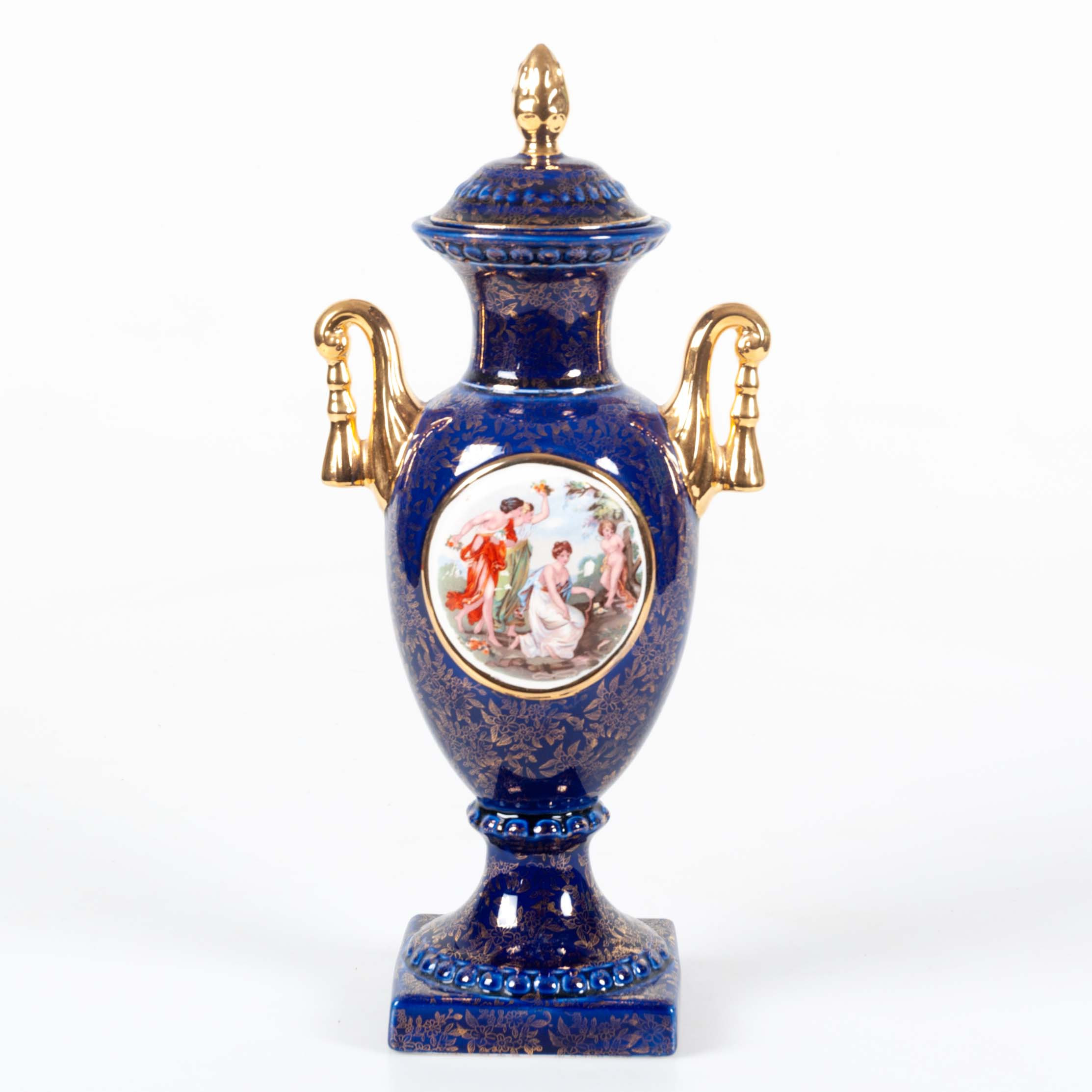 URNA / VAS MED LOCK, porslin, England, 1900-tal.