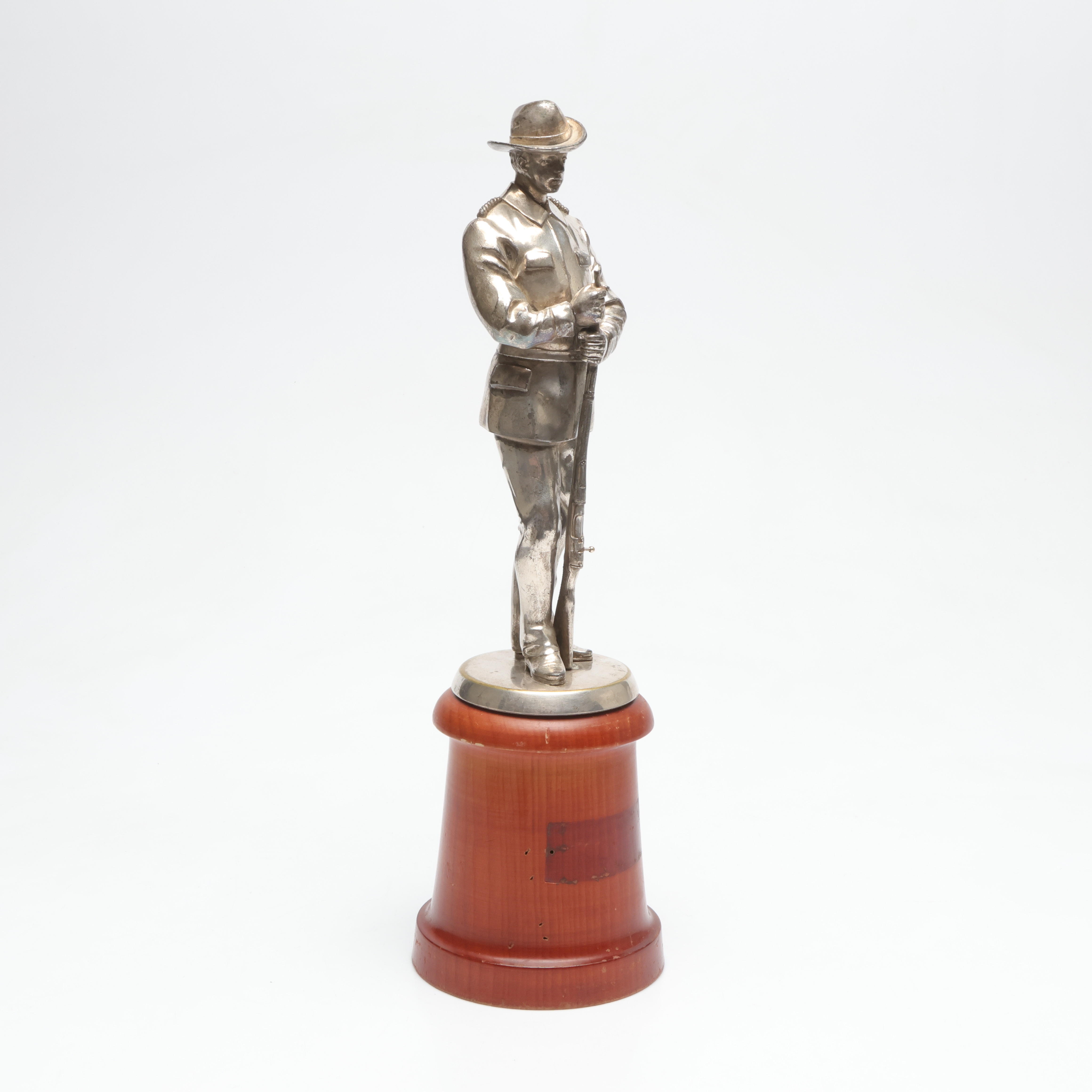 SKULPTUR, nysilver, militär, 1900-talets första hälft.