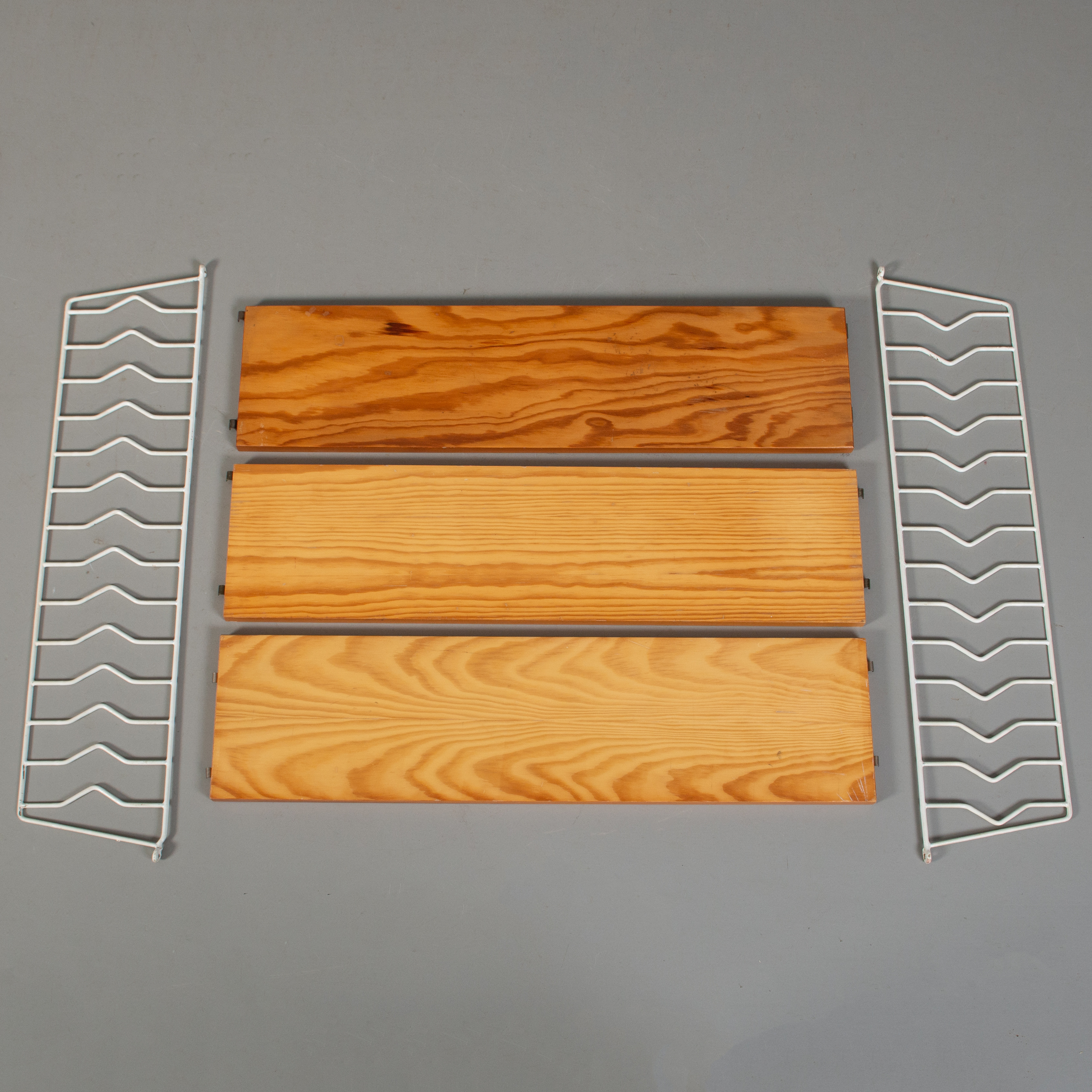 SRINGHYLLA, tre plan vita gavlar.